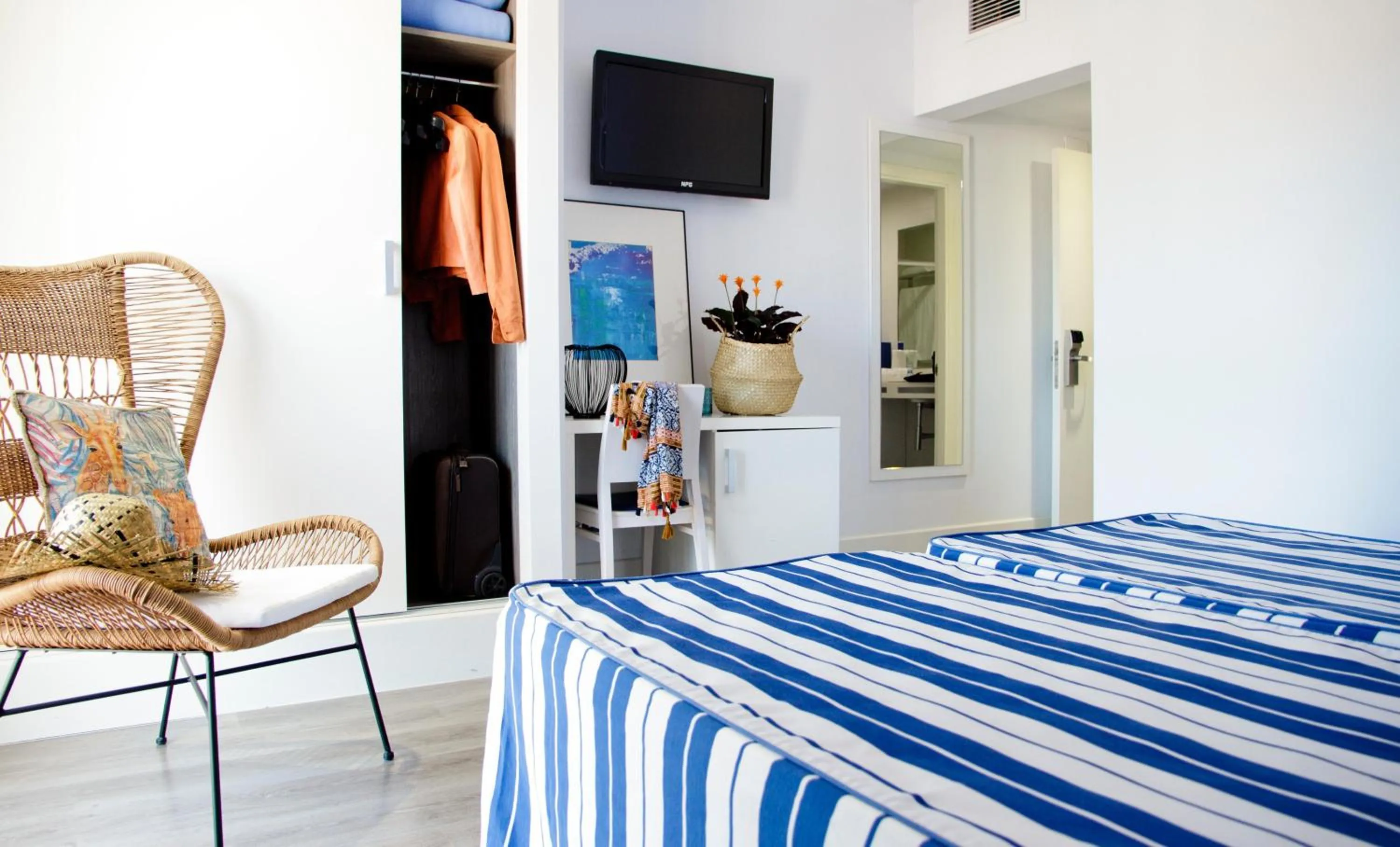 Photo of the whole room, Bed in ALEGRIA Sun Village