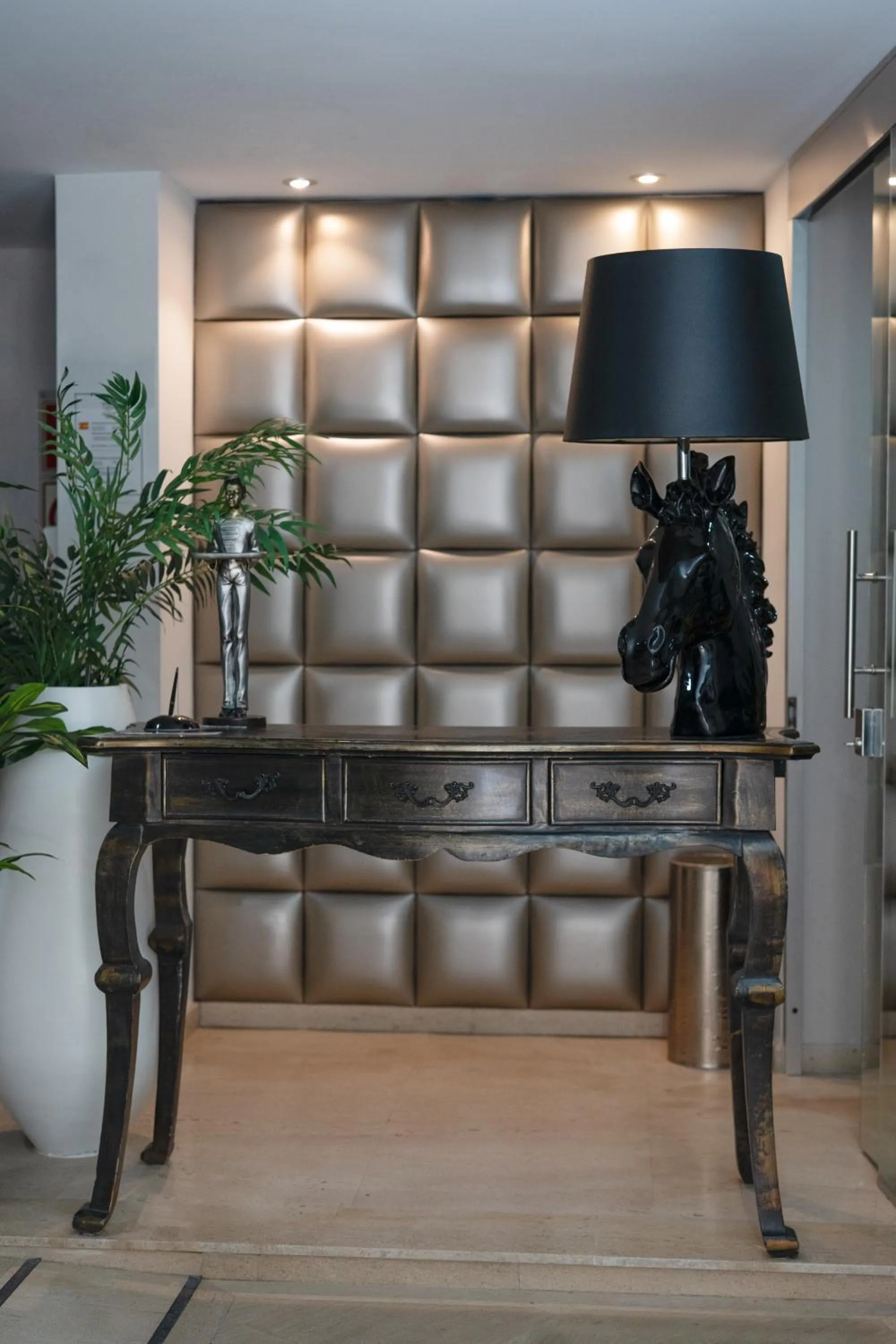 Seating area in Alvear Suites