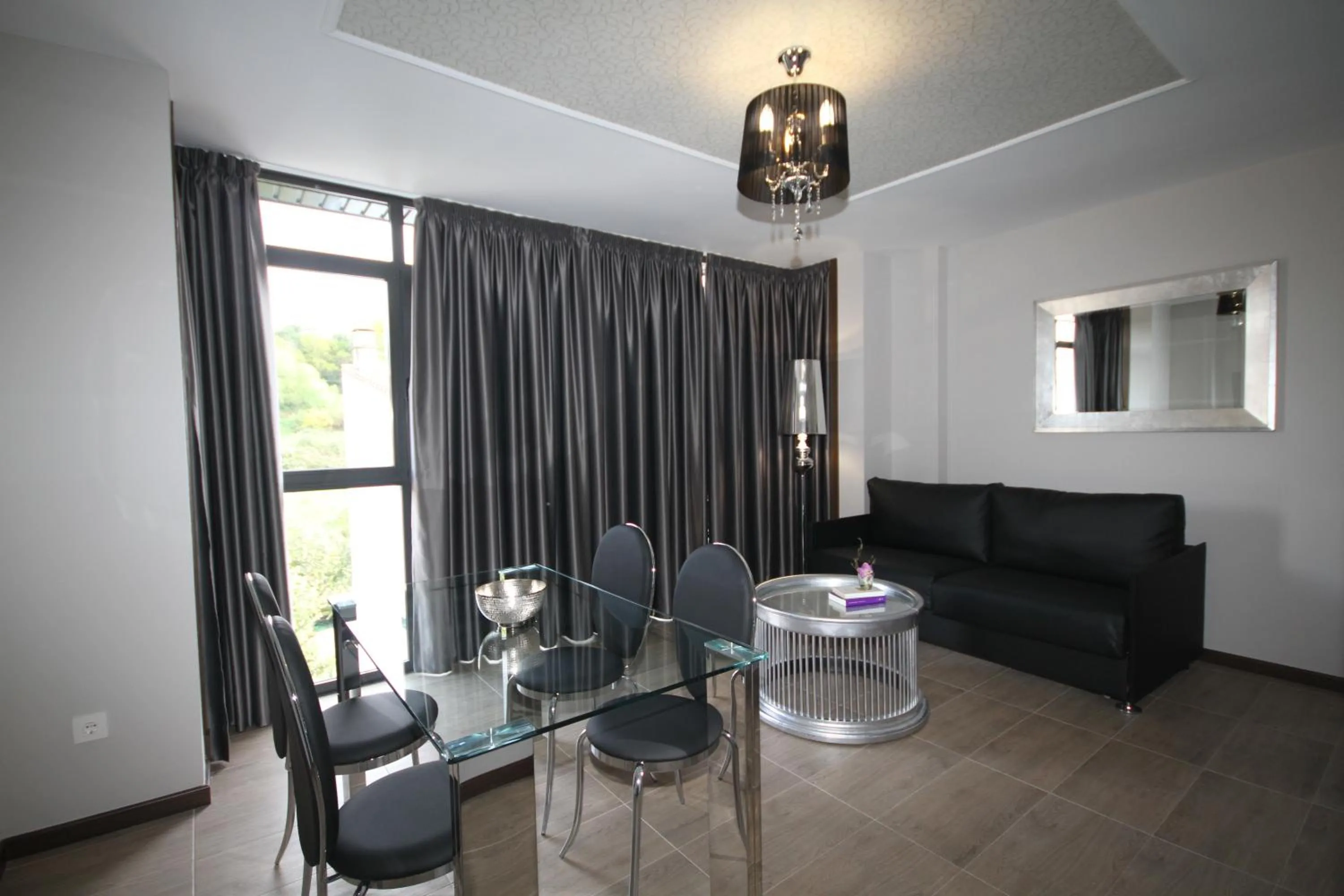 Day in Alvear Suites