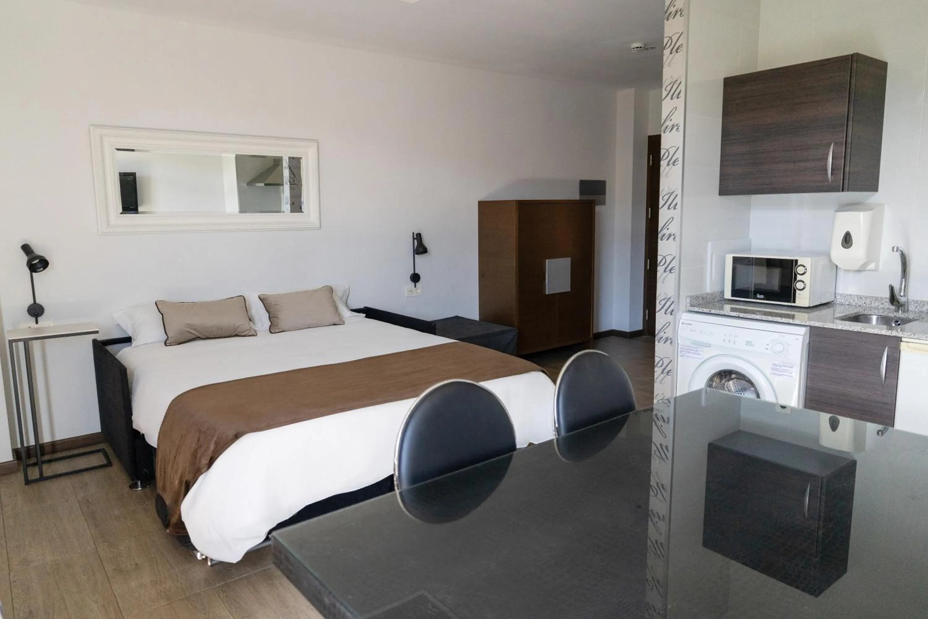 Photo of the whole room, Bed in Alvear Suites