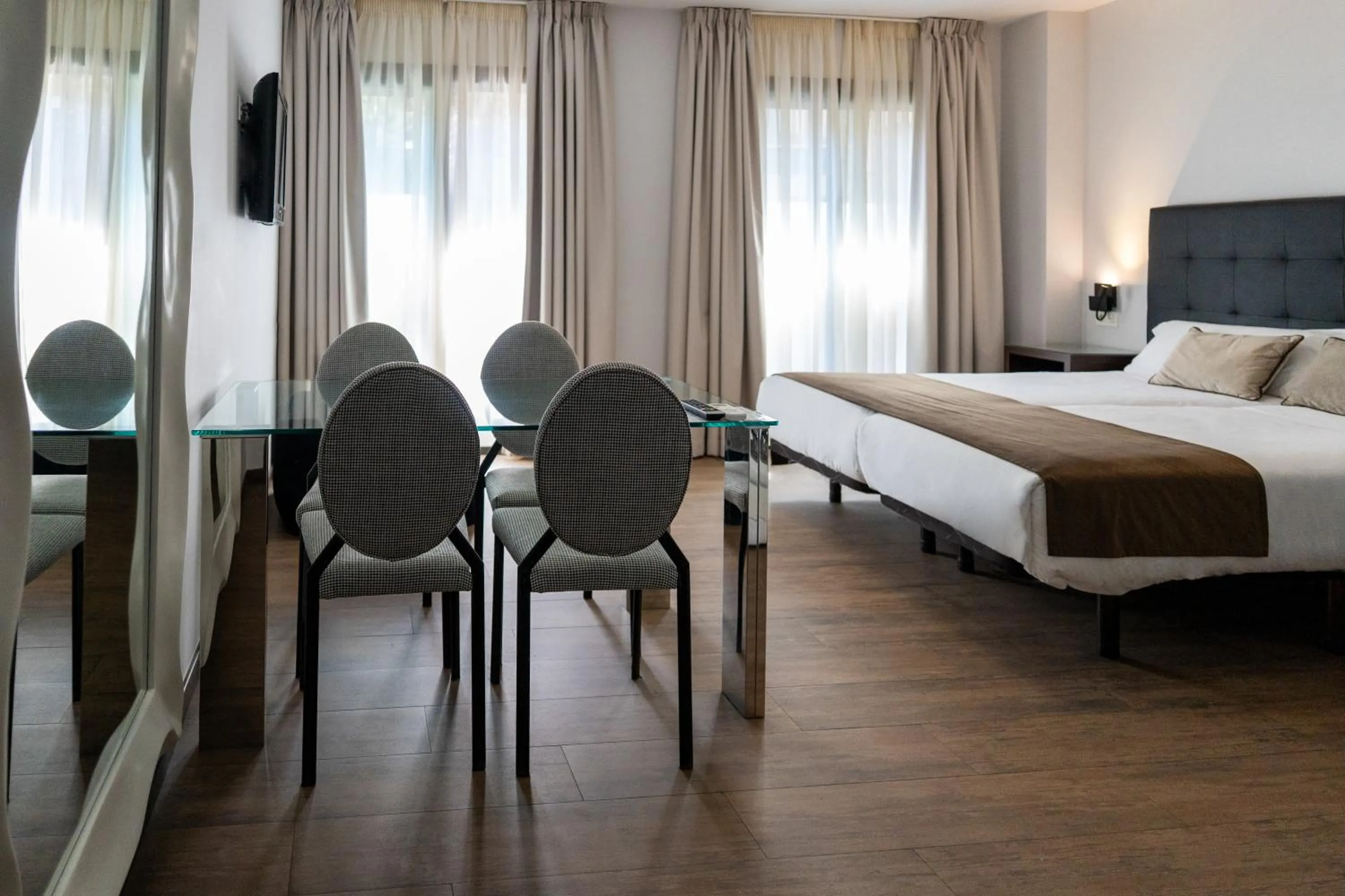 Photo of the whole room, Bed in Alvear Suites