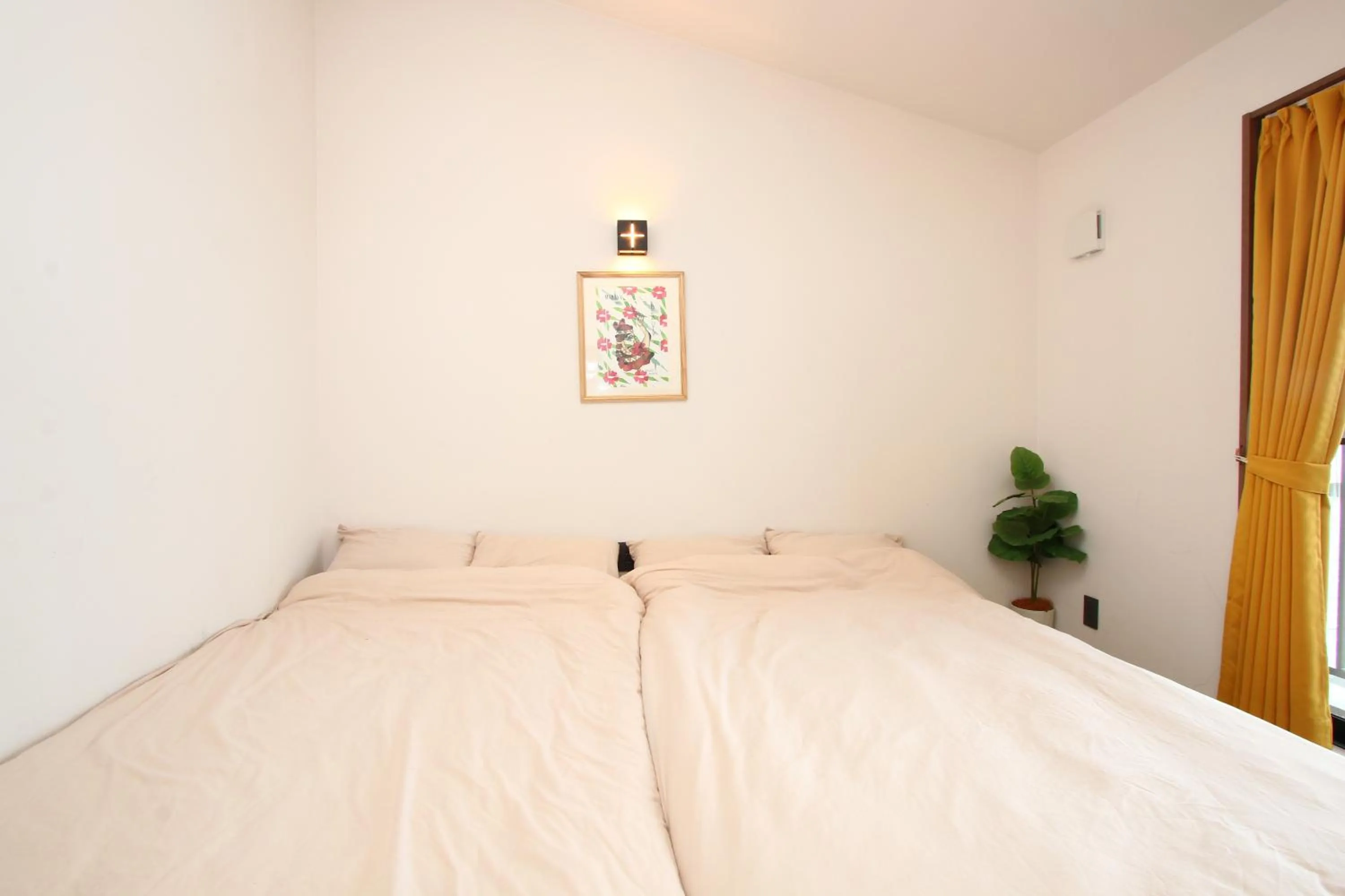 Bed in MARINX CLASSIC HARBORVIEW PENSION