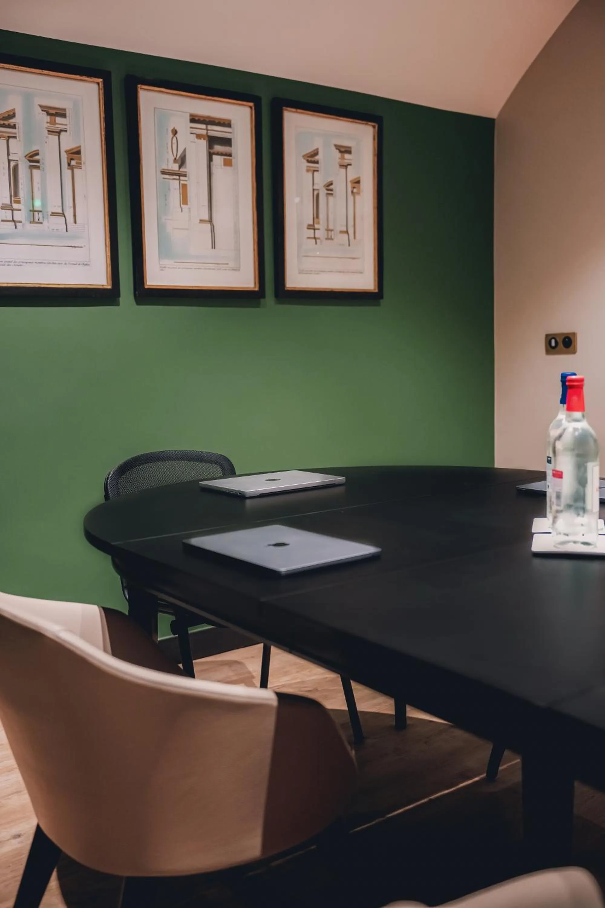 Meeting/conference room in Maison Orphée