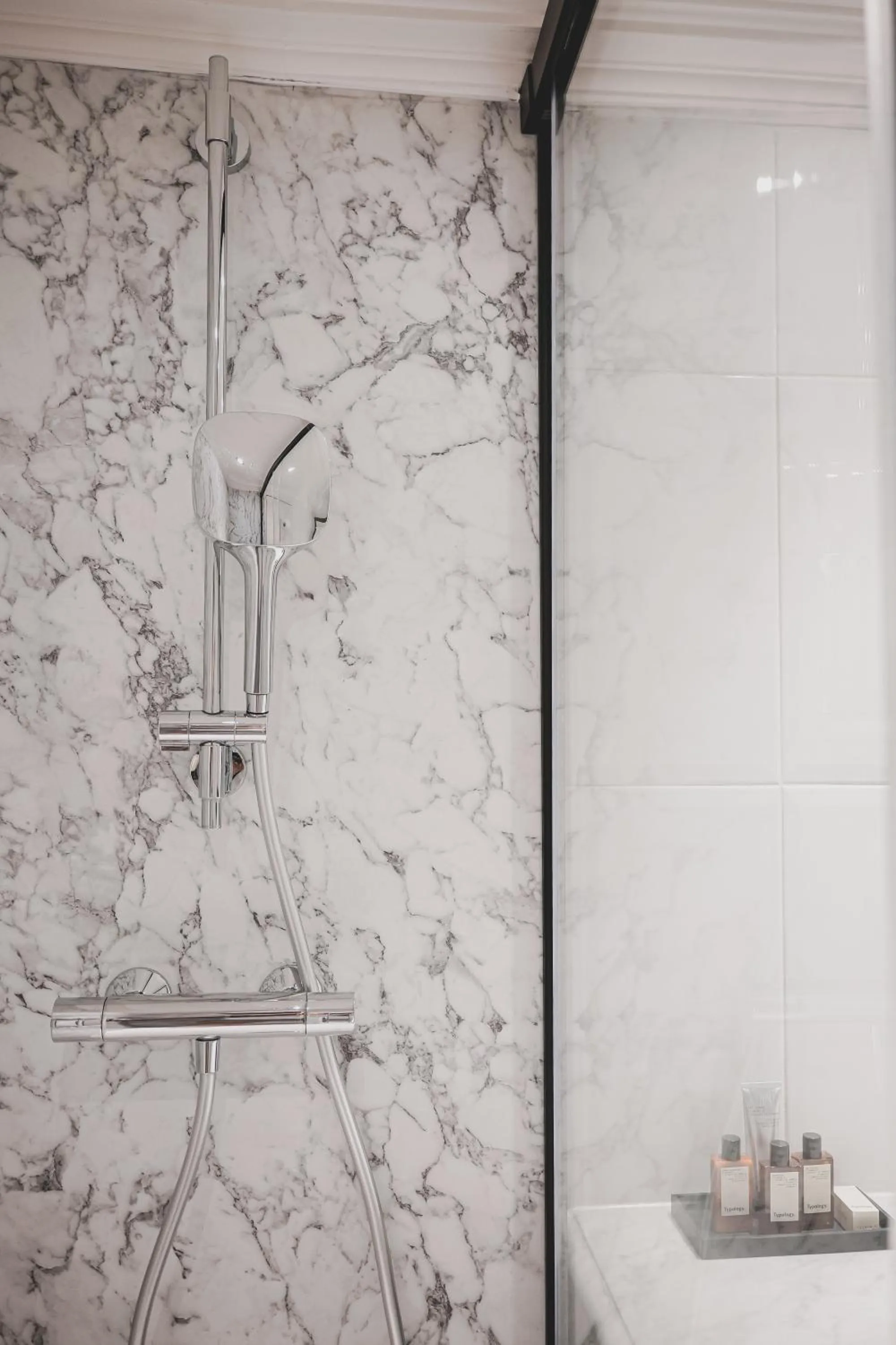 Shower in Maison Orphée