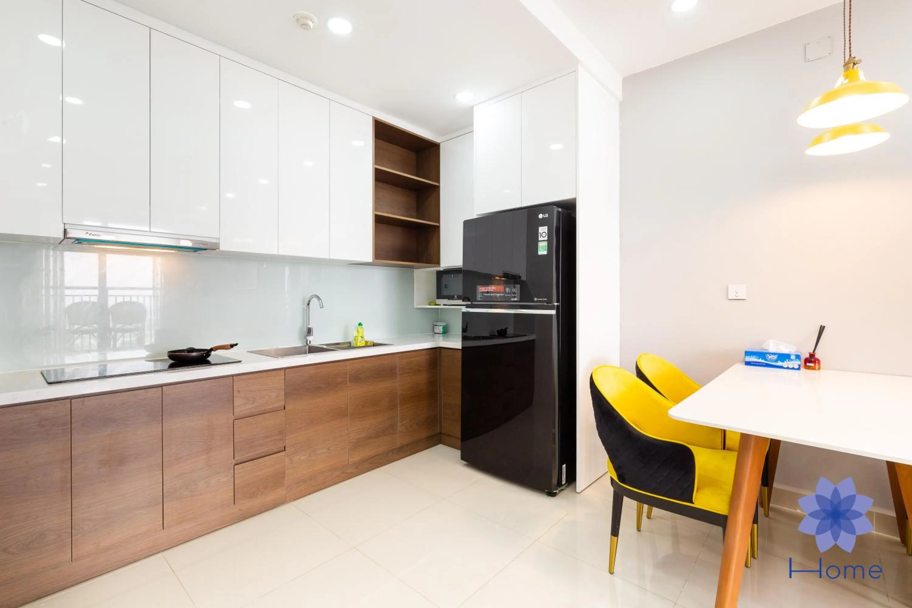 iHome Furnished Apartments with Free Gym & Pool, Airport Pick-Up Service