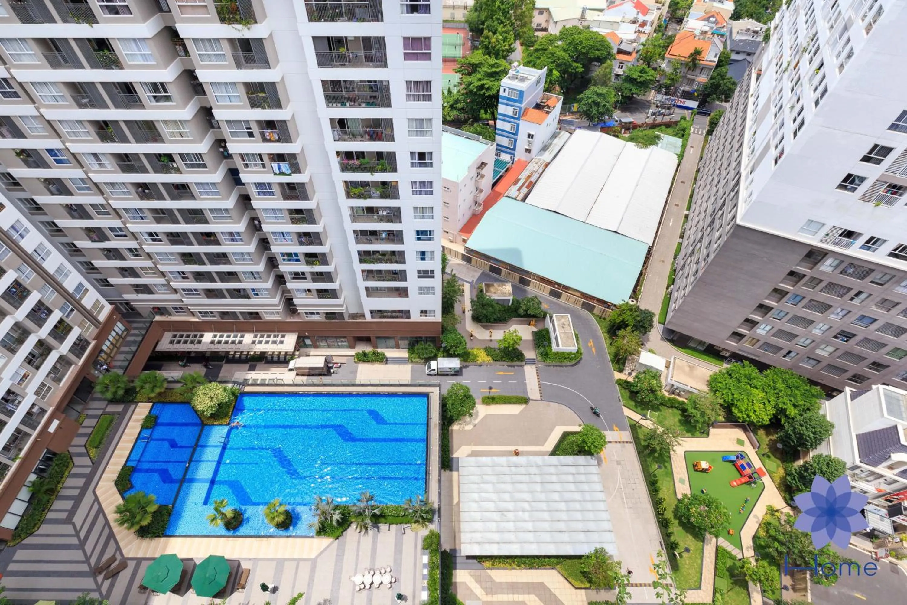 Pool view in iHome Furnished Apartments with Free Gym & Pool, Airport Pick-Up Service