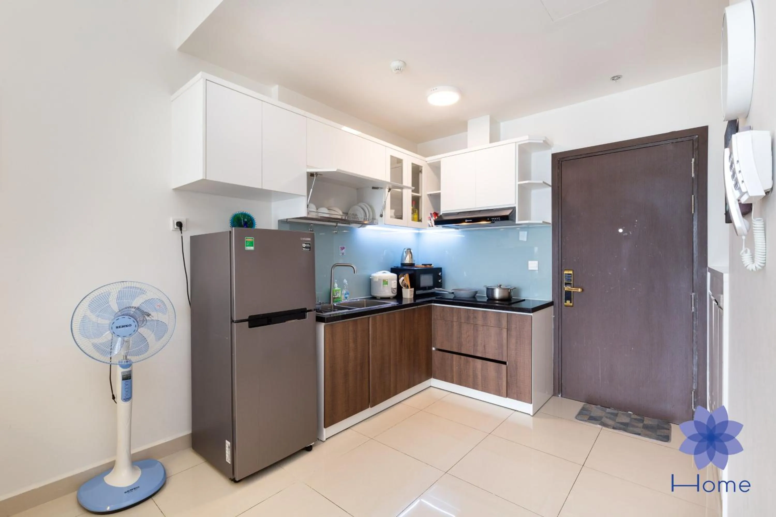 Kitchen or kitchenette in iHome Furnished Apartments with Free Gym & Pool, Airport Pick-Up Service