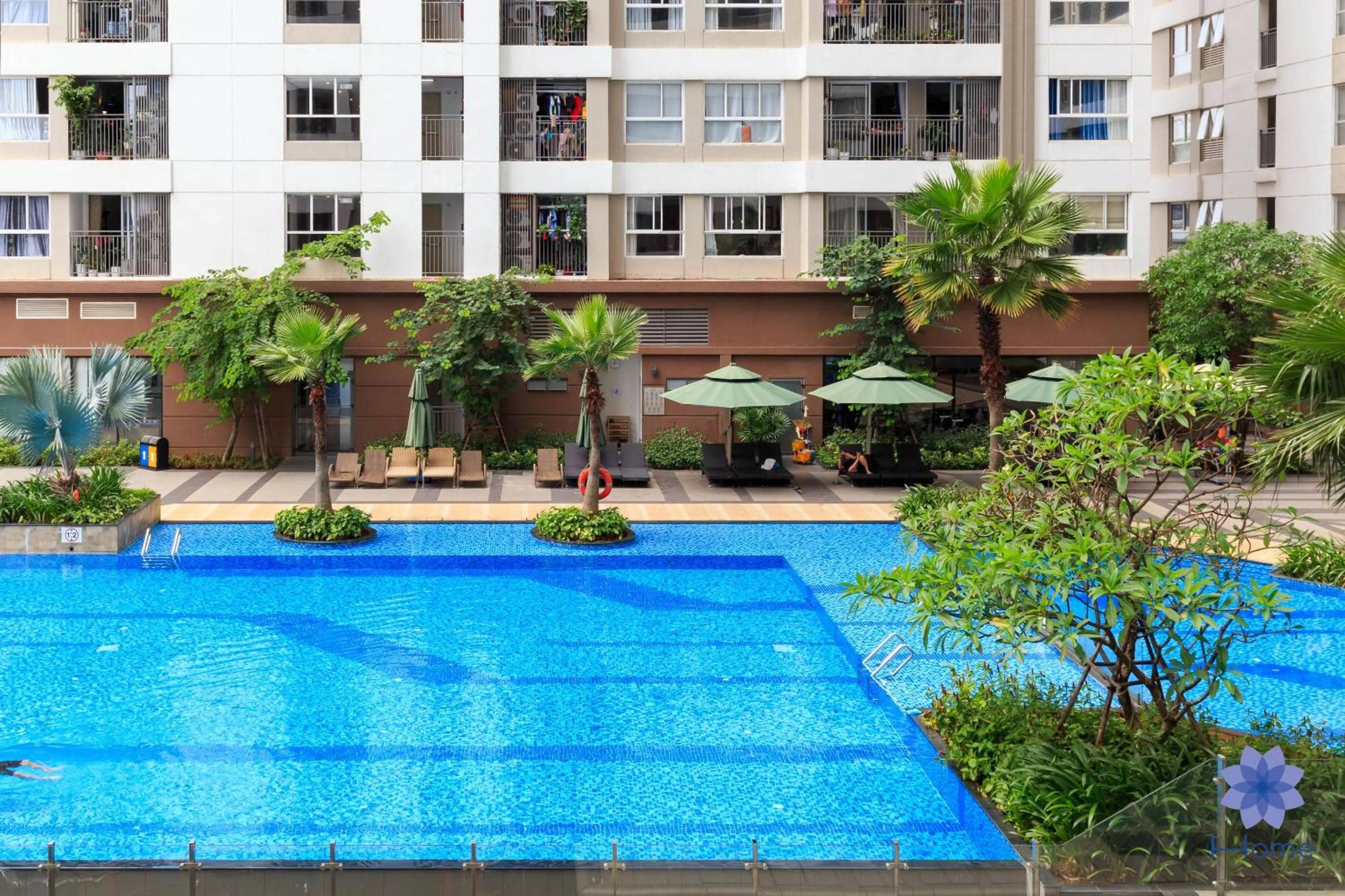 iHome Furnished Apartments with Free Gym & Pool, Airport Pick-Up Service