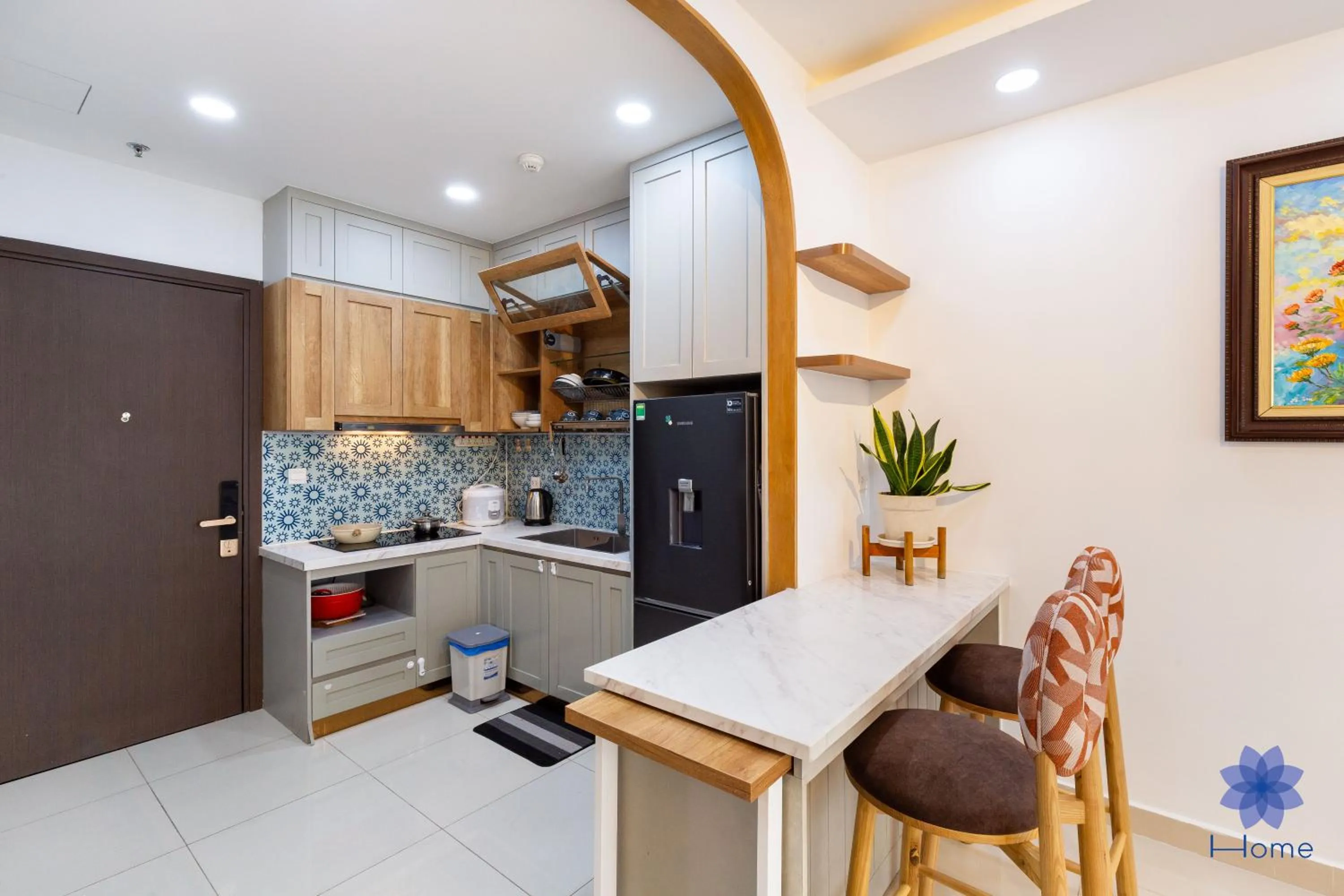 stove in iHome Furnished Apartments with Free Gym & Pool, Airport Pick-Up Service