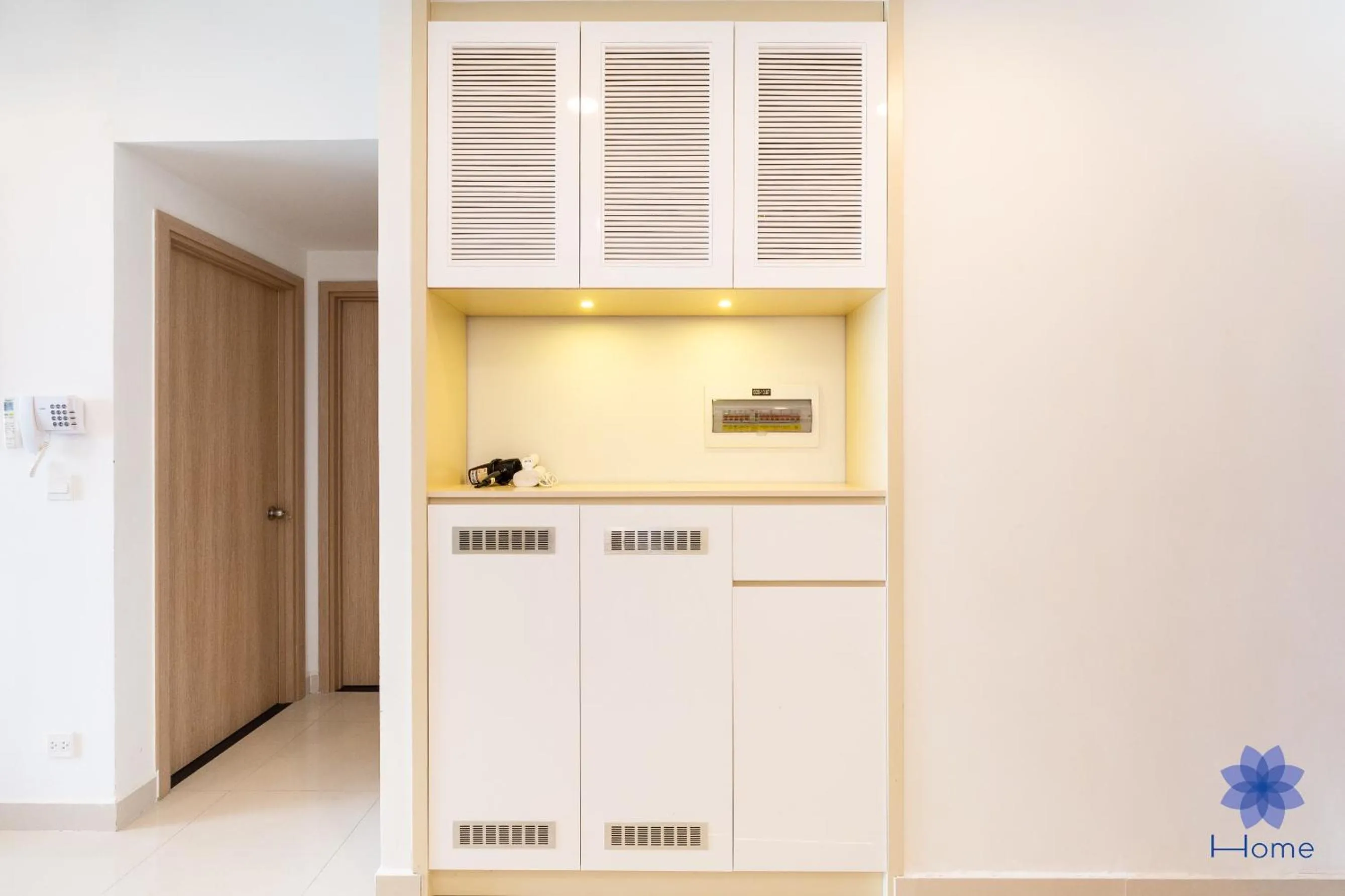 microwave in iHome Furnished Apartments with Free Gym & Pool, Airport Pick-Up Service