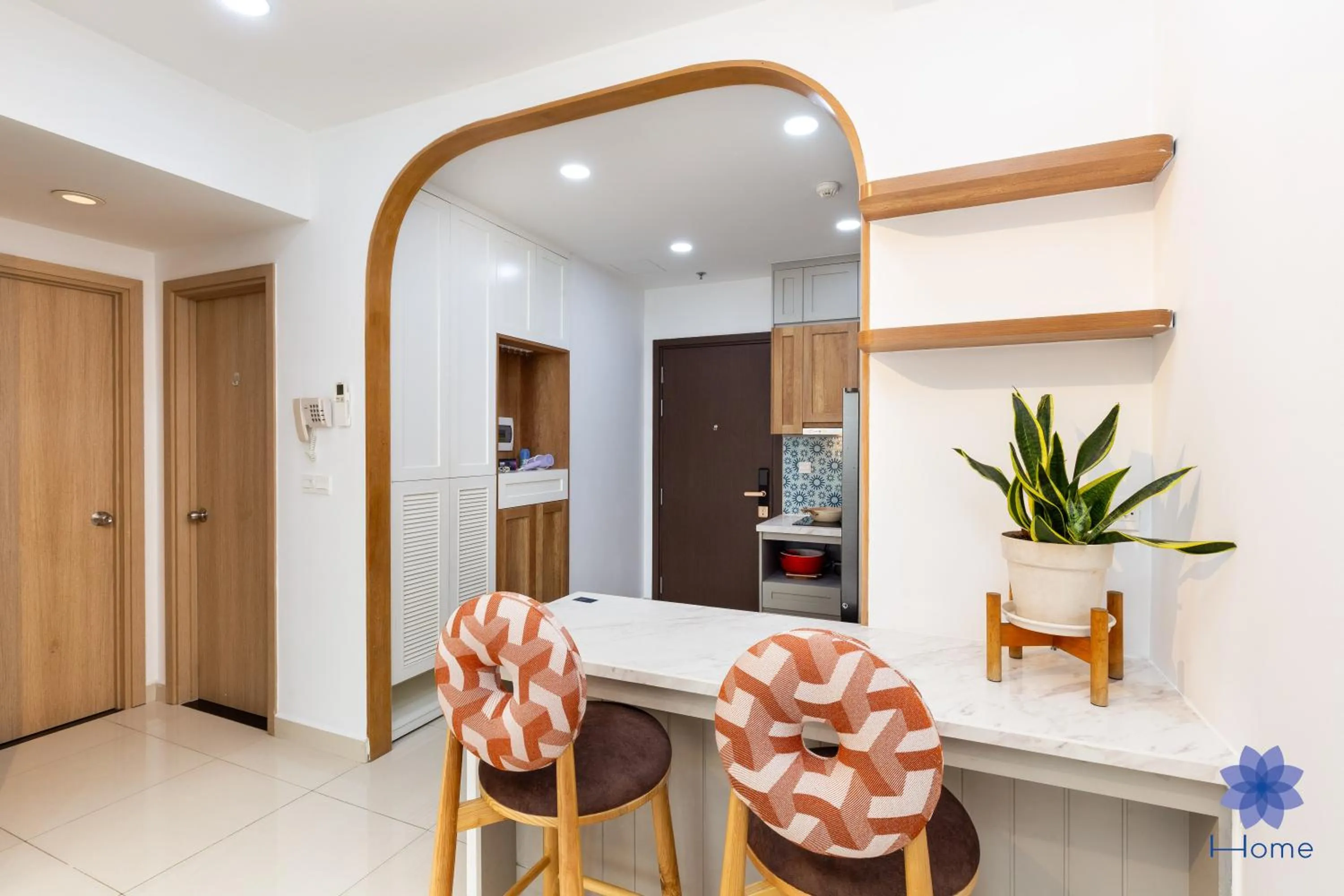 iHome Furnished Apartments with Free Gym & Pool, Airport Pick-Up Service