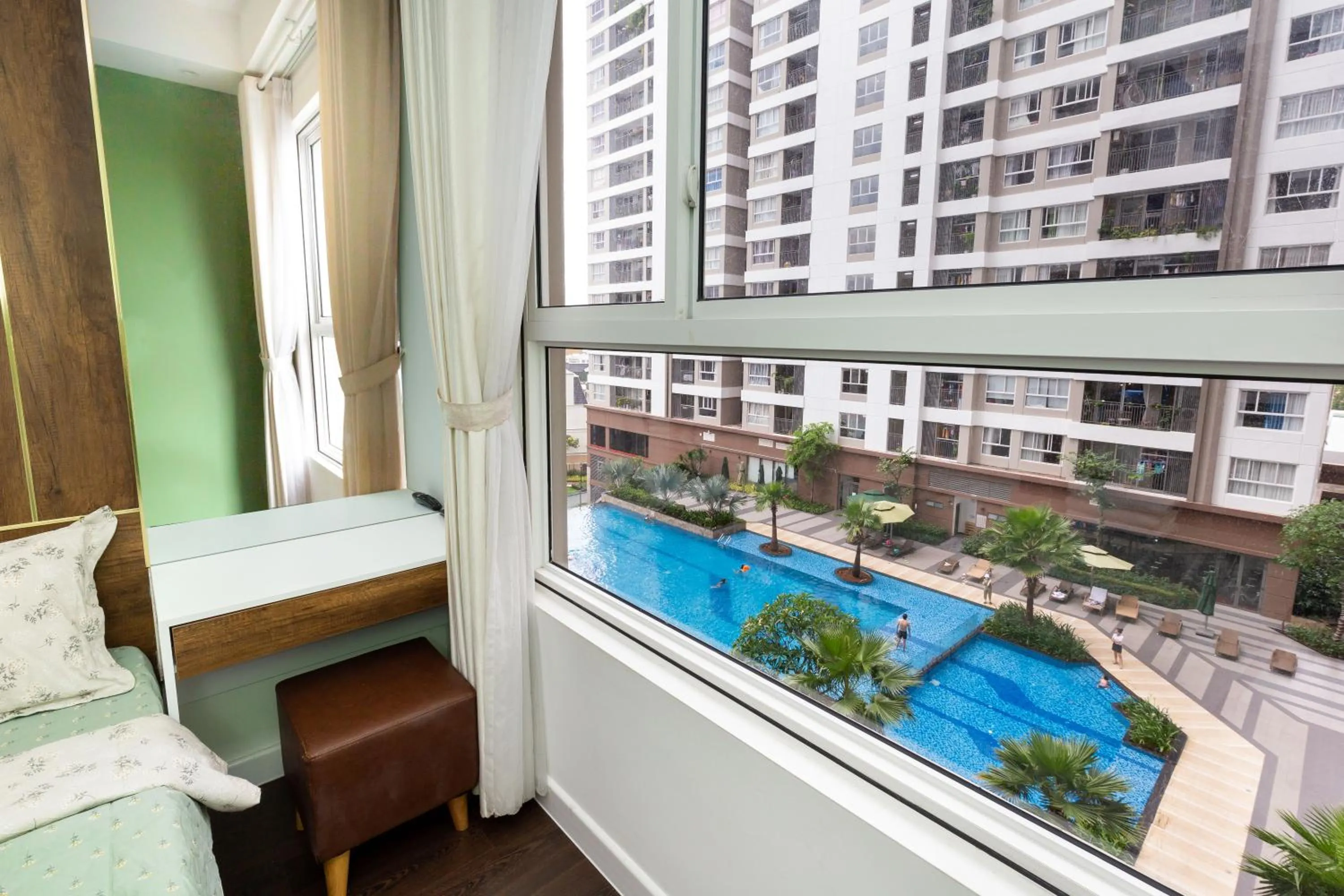 iHome Furnished Apartments with Free Gym & Pool, Airport Pick-Up Service