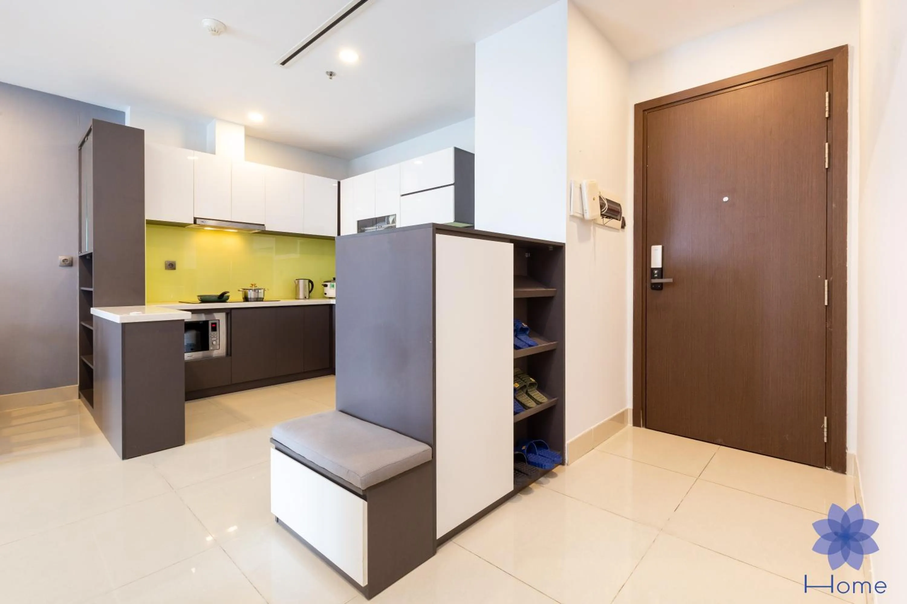 iHome Furnished Apartments with Free Gym & Pool, Airport Pick-Up Service