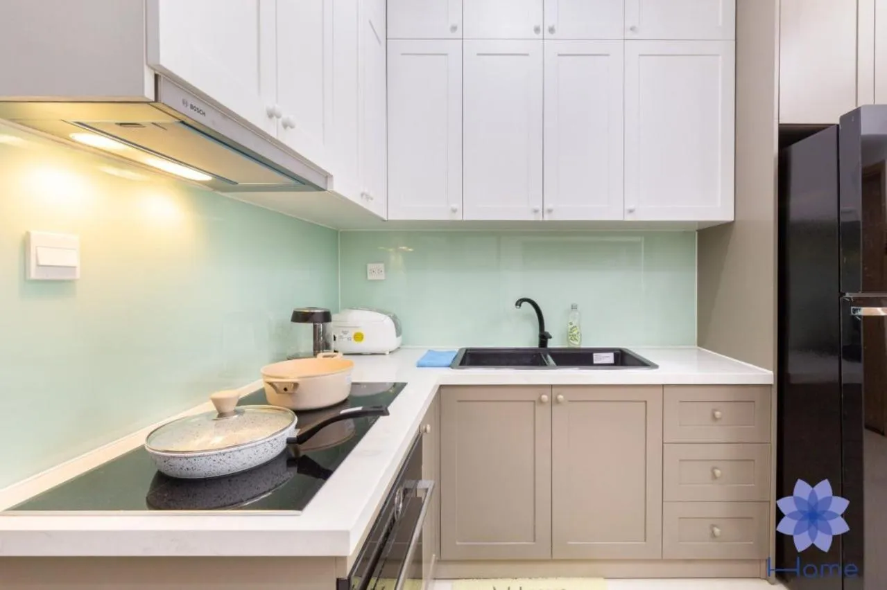 Kitchen or kitchenette in iHome Furnished Apartments with Free Gym & Pool, Airport Pick-Up Service