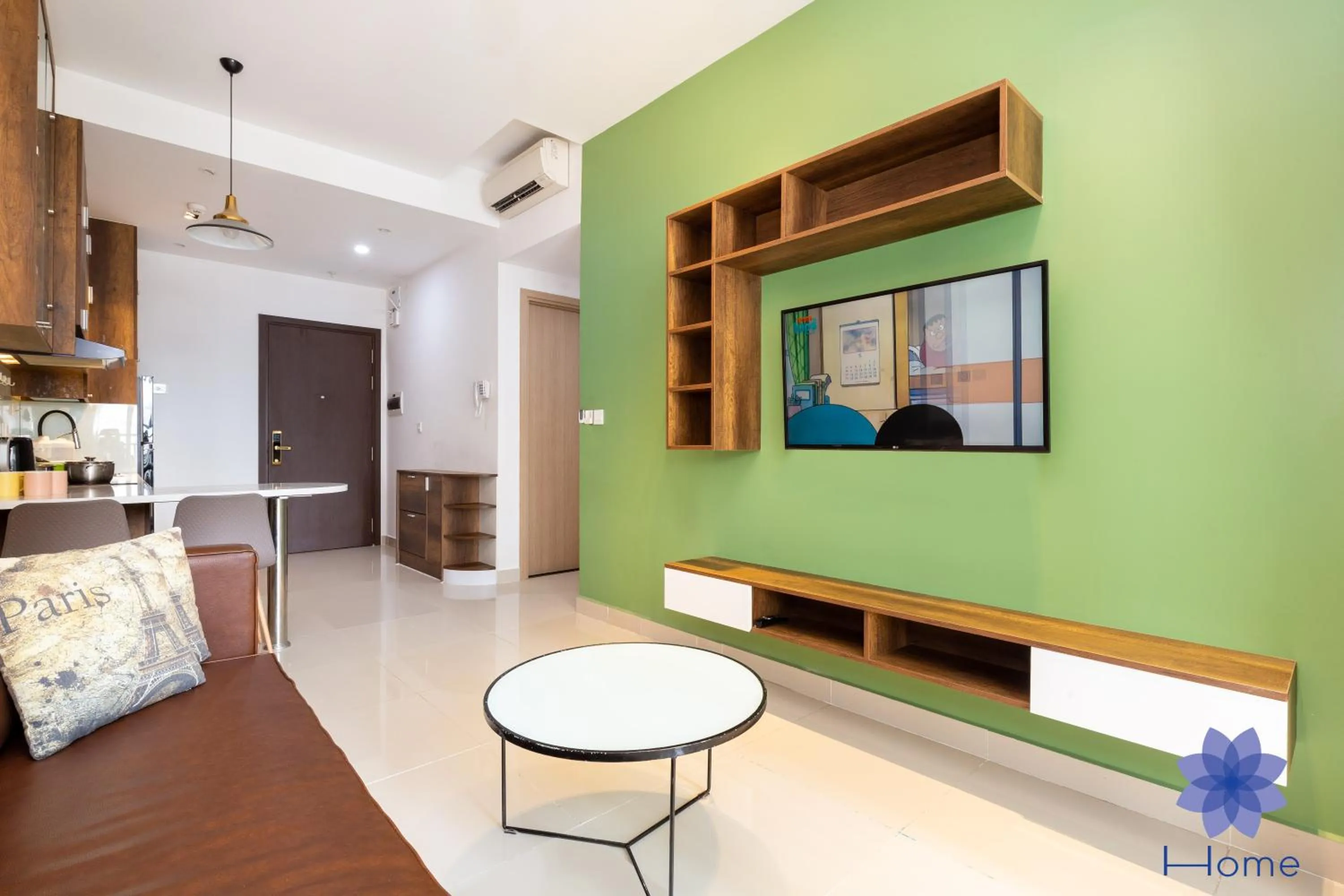 TV and multimedia in iHome Furnished Apartments with Free Gym & Pool, Airport Pick-Up Service
