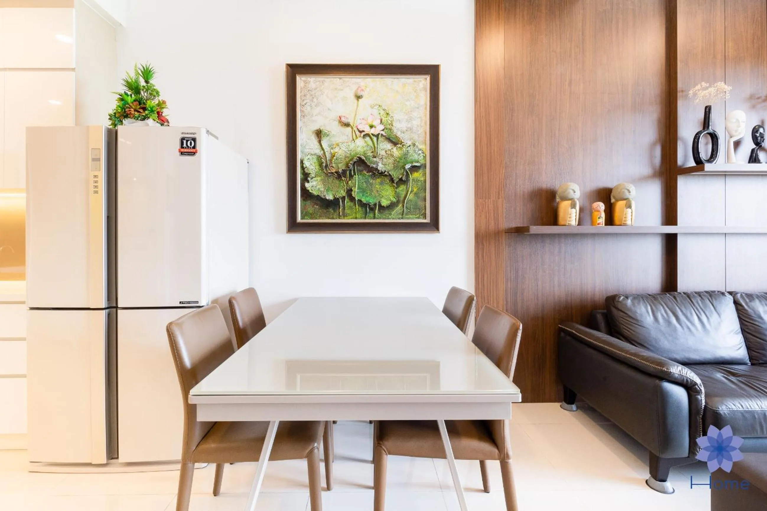 Kitchen or kitchenette in iHome Furnished Apartments with Free Gym & Pool, Airport Pick-Up Service