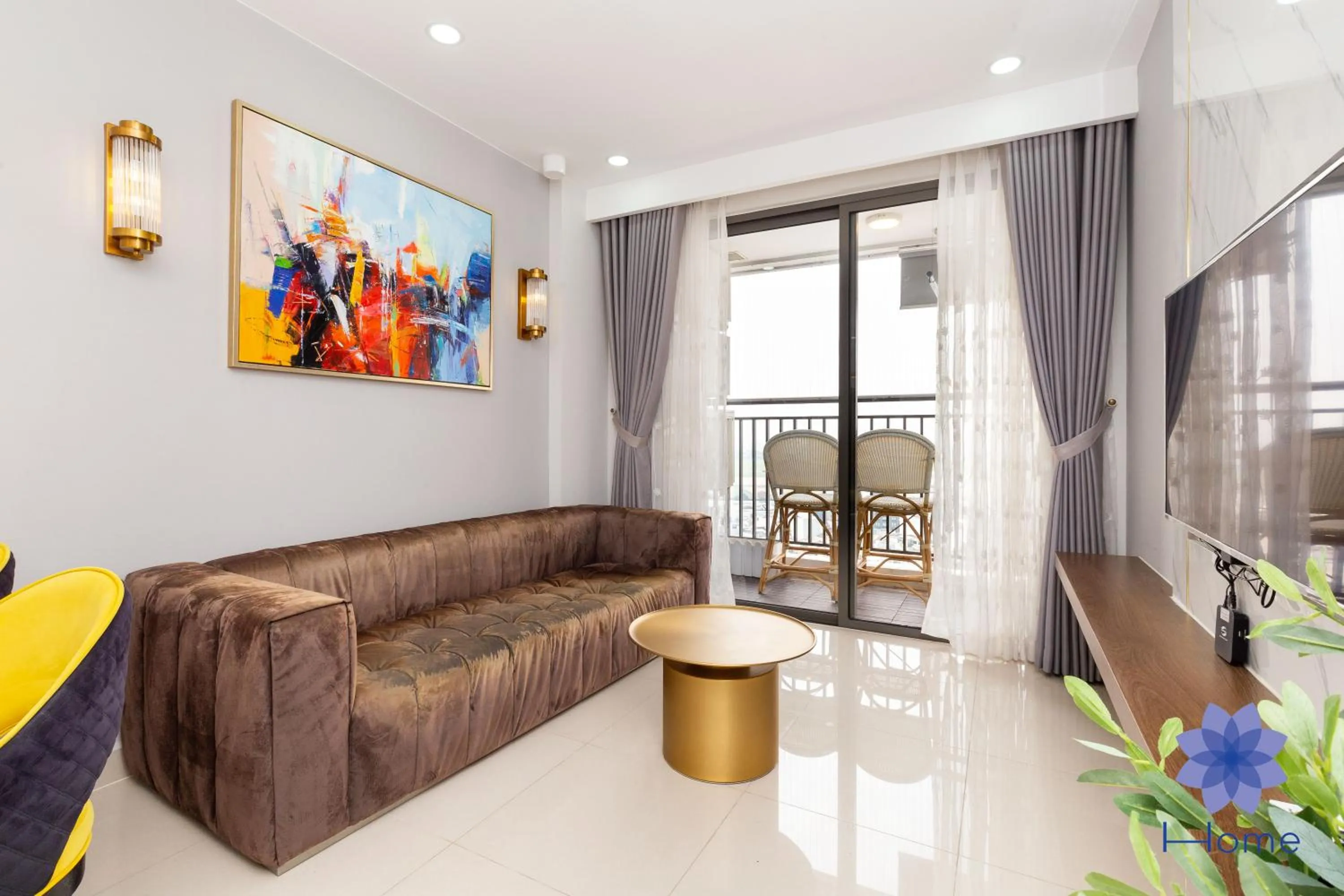 iHome Furnished Apartments with Free Gym & Pool, Airport Pick-Up Service