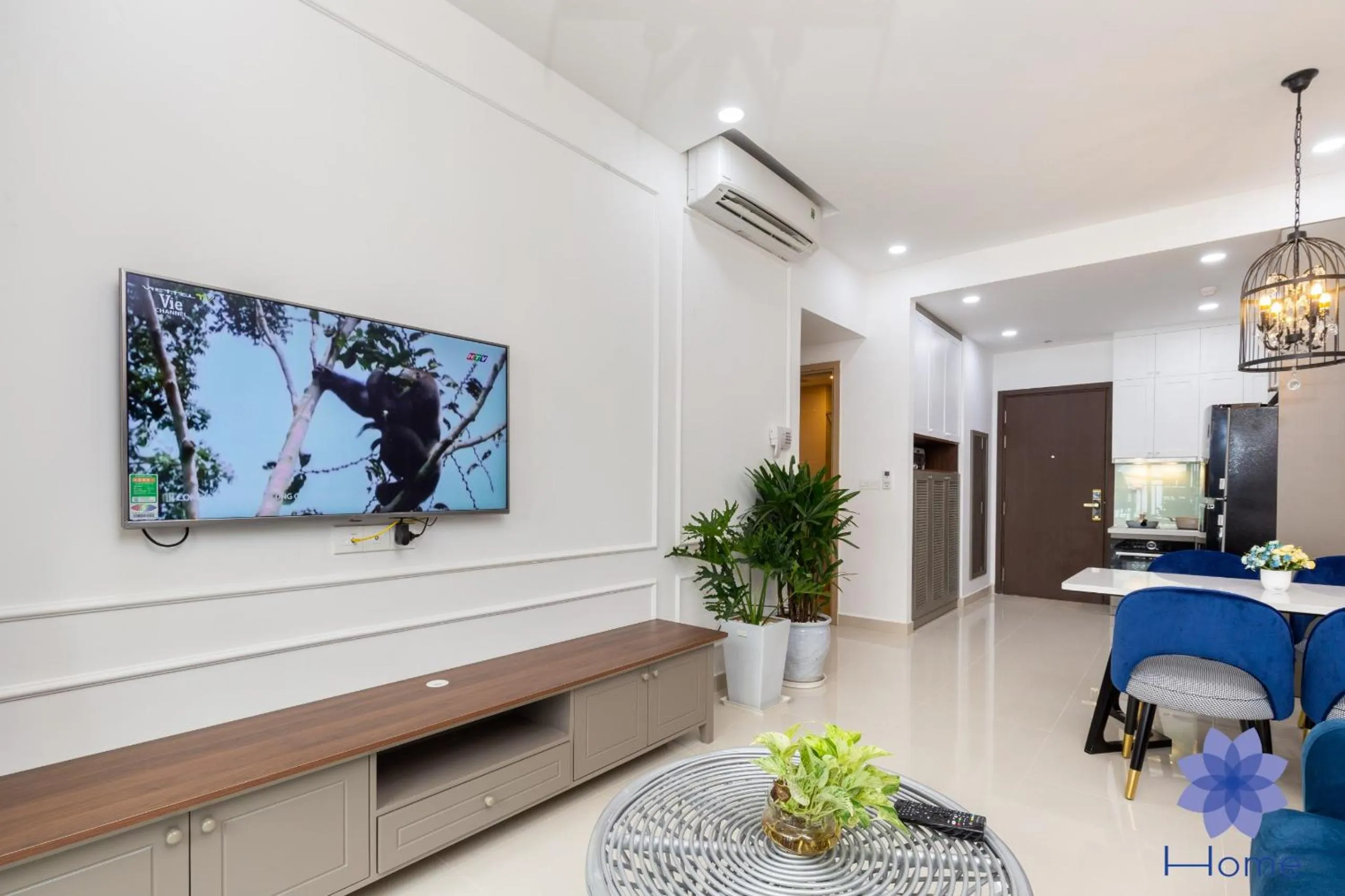TV and multimedia in iHome Furnished Apartments with Free Gym & Pool, Airport Pick-Up Service