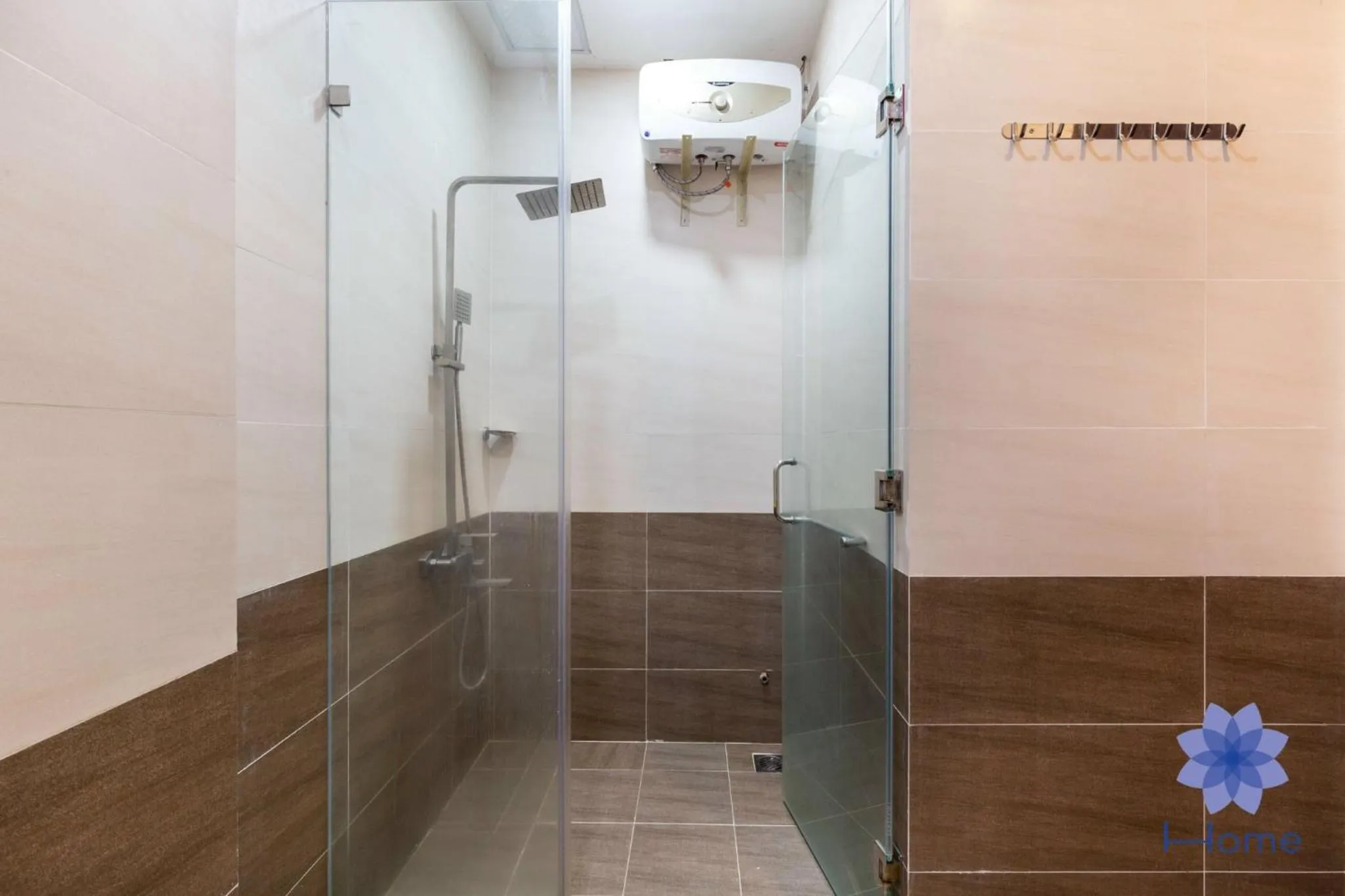 Bathroom in iHome Furnished Apartments with Free Gym & Pool, Airport Pick-Up Service