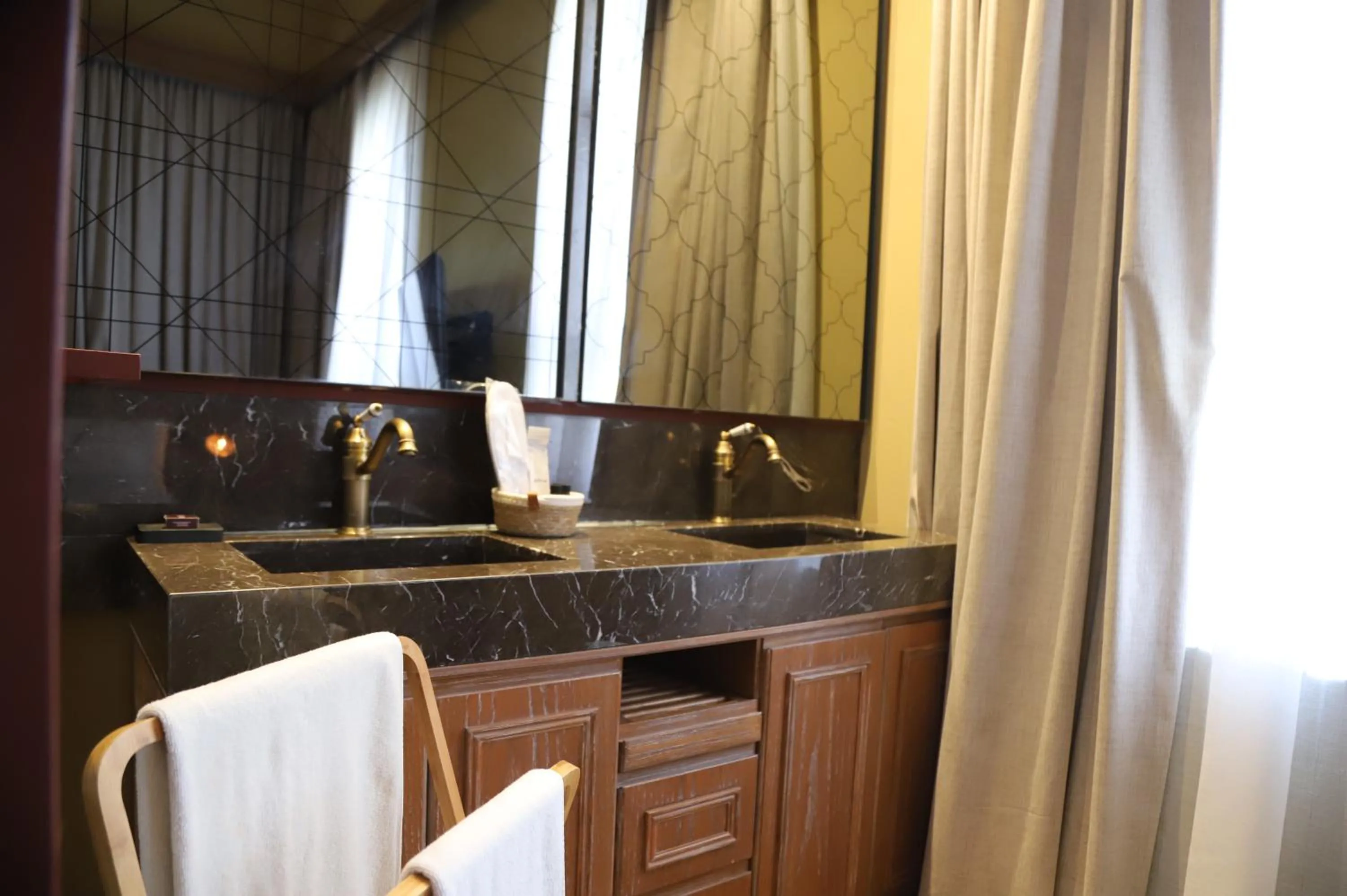 Restaurant/places to eat in Hotel Lost Gemmayzeh