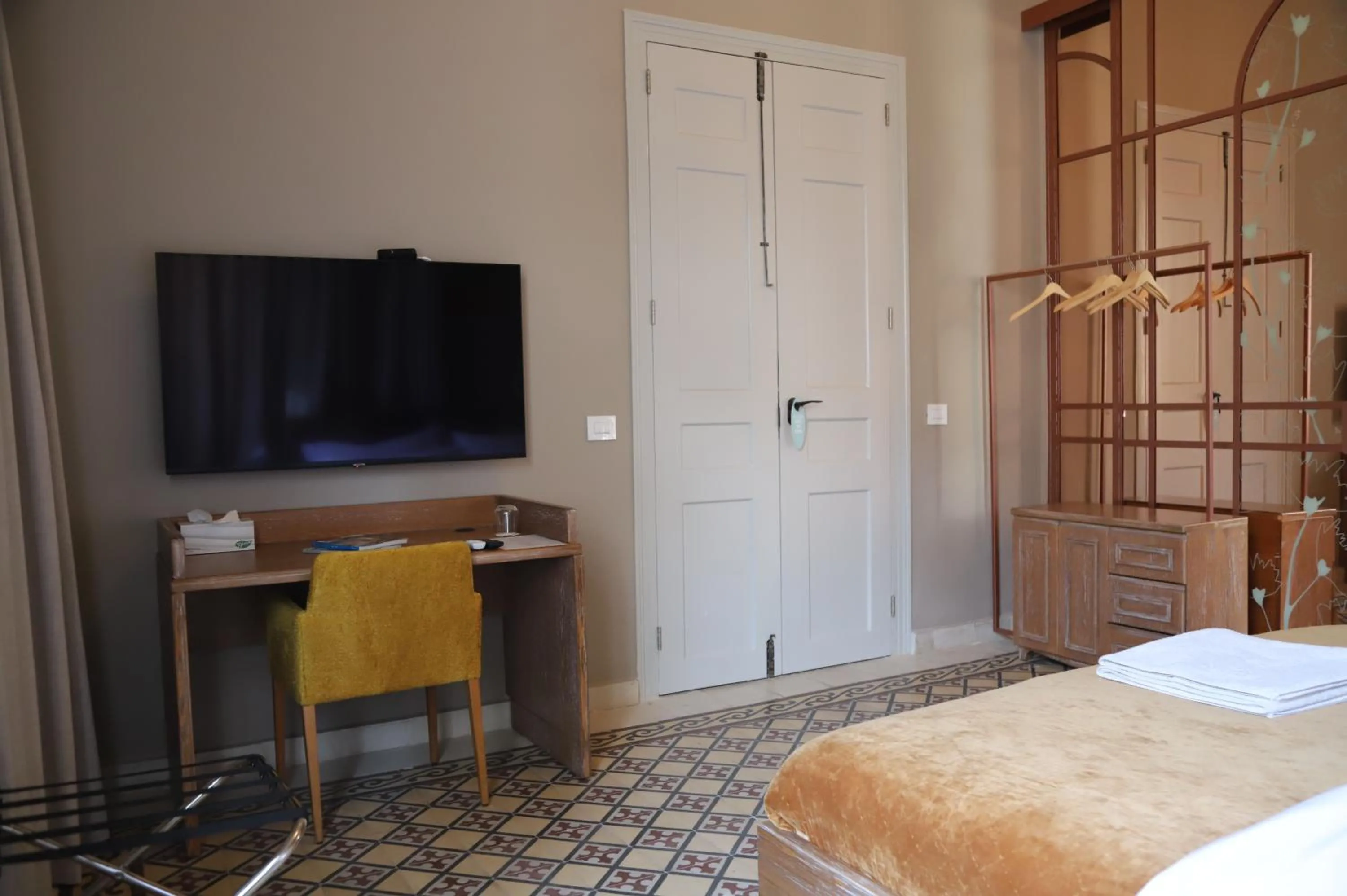 Restaurant/places to eat, Bed in Hotel Lost Gemmayzeh