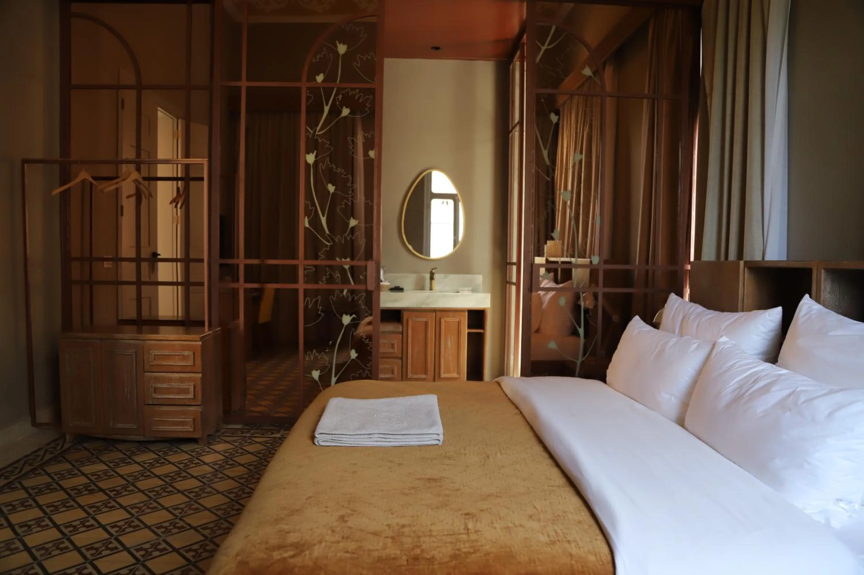Restaurant/places to eat, Bed in Hotel Lost Gemmayzeh