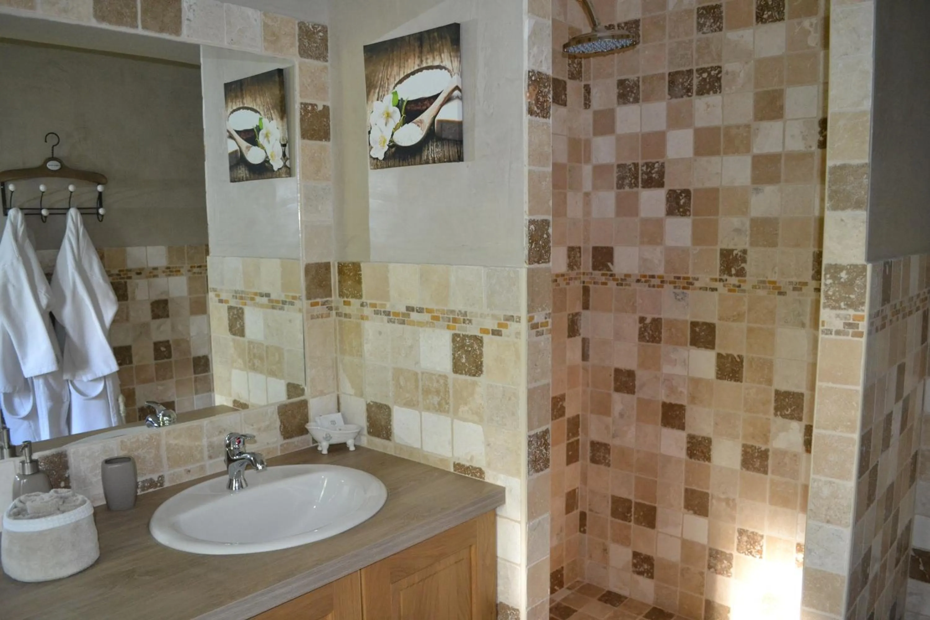 Bathroom in Le Refuge