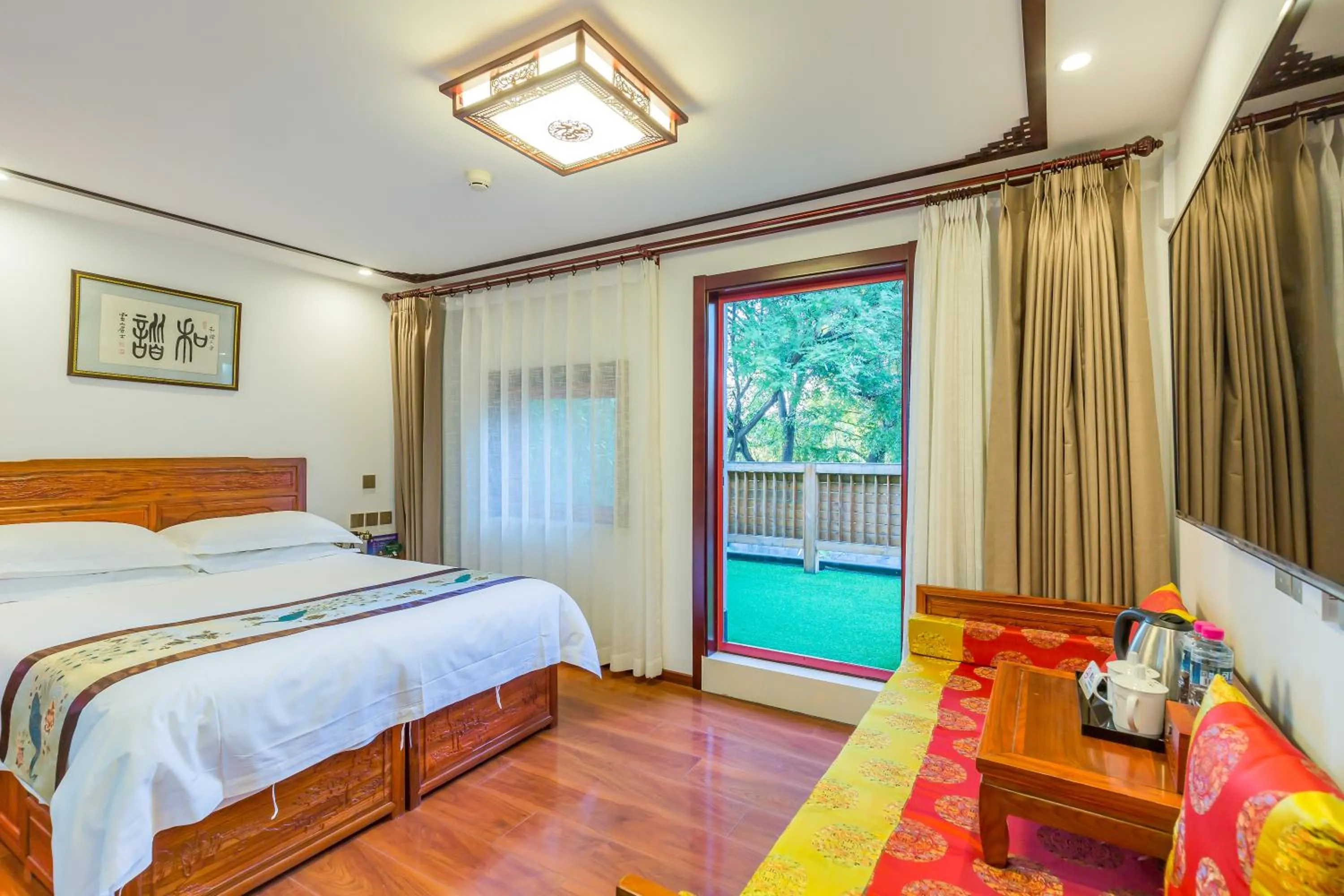 Bed in Qinfu Hotel Beijing Nanluogu Lane Houhai