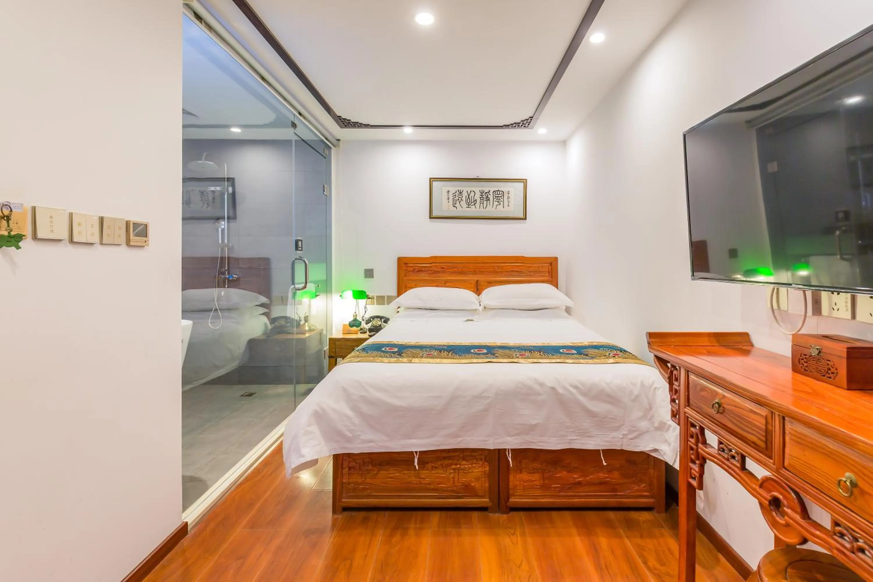 Bed in Qinfu Hotel Beijing Nanluogu Lane Houhai