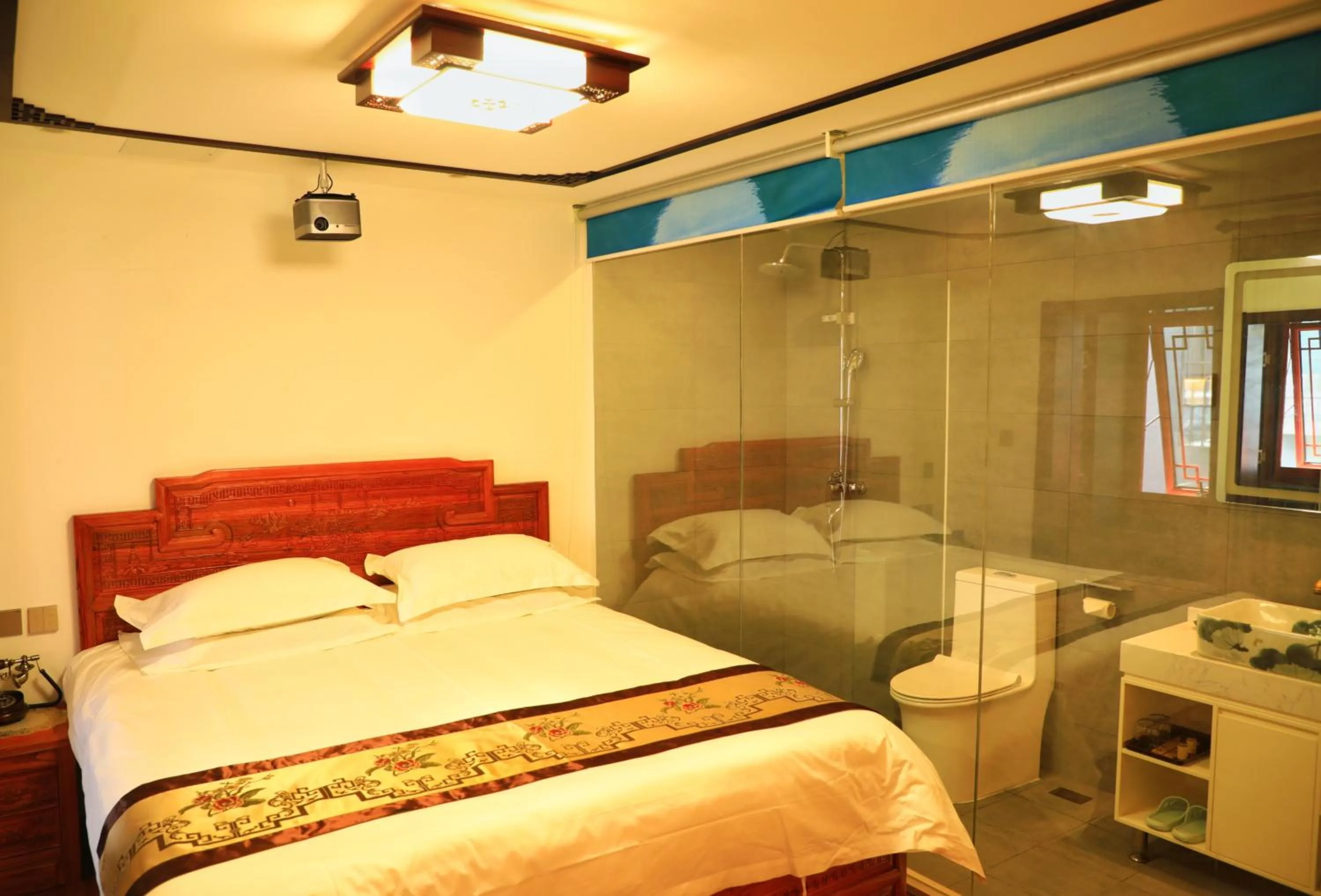 Bed in Qinfu Hotel Beijing Nanluogu Lane Houhai