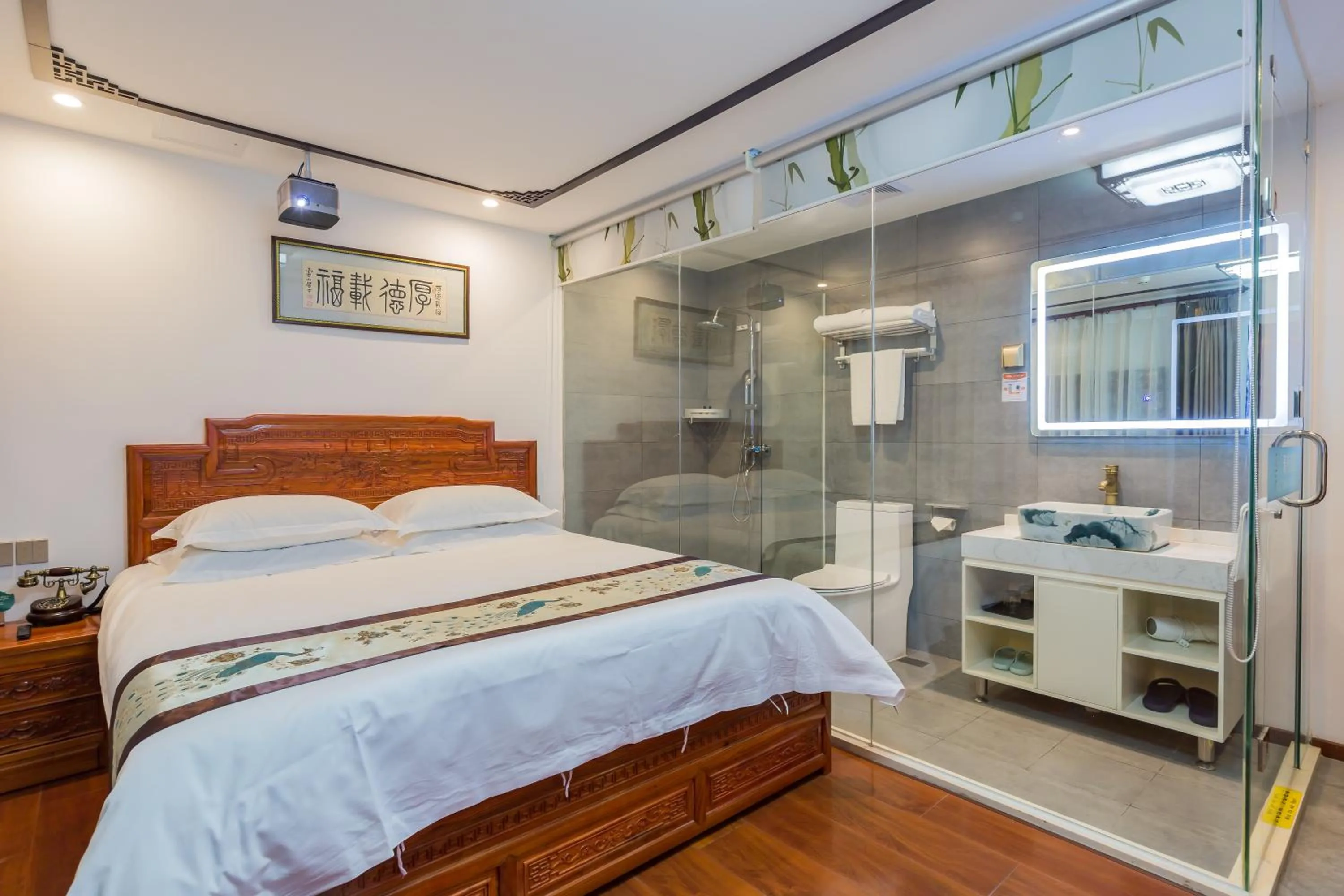 Bed in Qinfu Hotel Beijing Nanluogu Lane Houhai