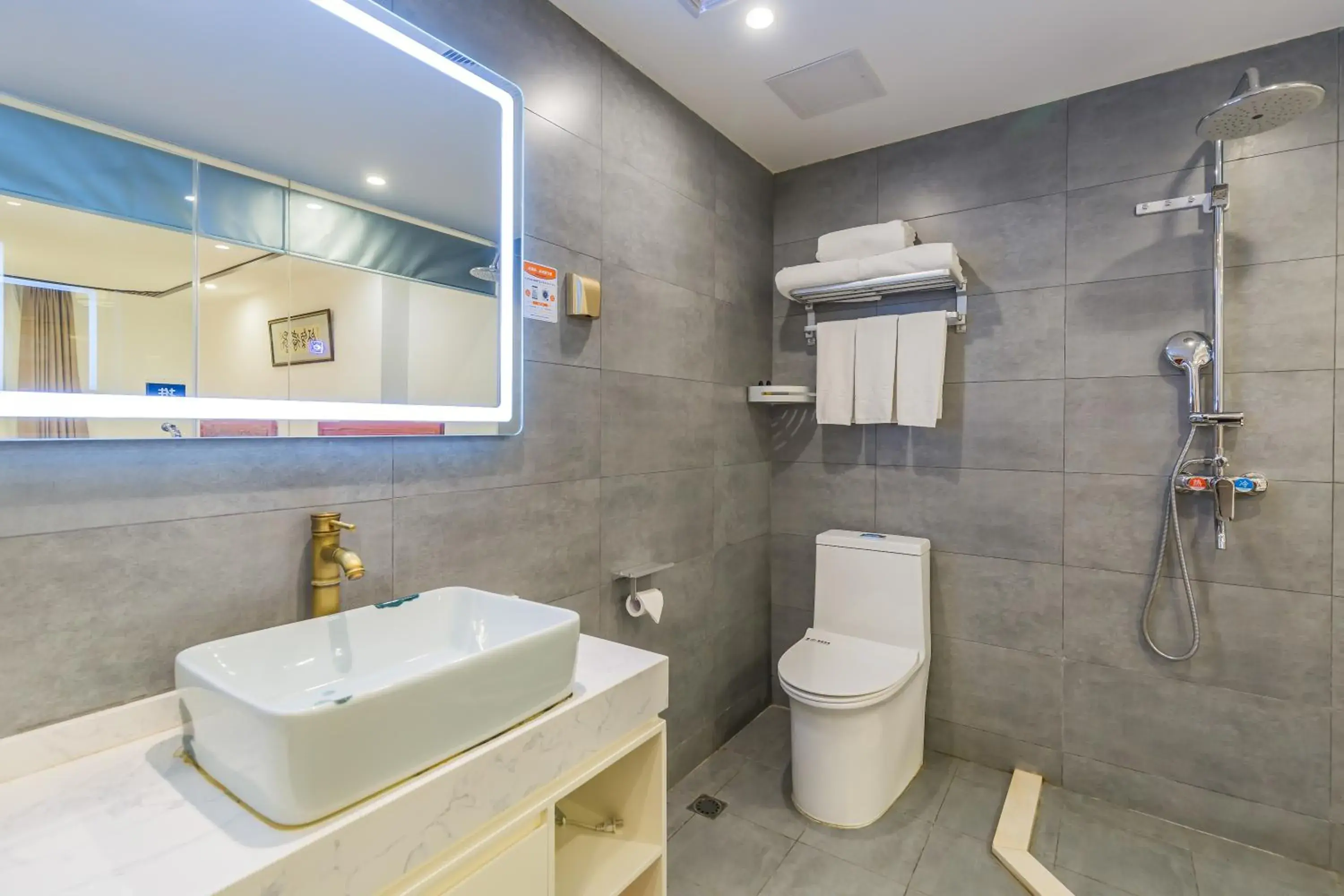 Family Room with Bathroom in Qinfu Hotel Beijing Nanluogu Lane Houhai Family Room with Bathroom in Qinfu Hotel Beijing Nanluogu Lane Houhai