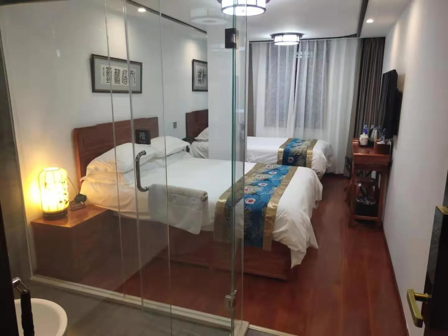 Bed in Qinfu Hotel Beijing Nanluogu Lane Houhai