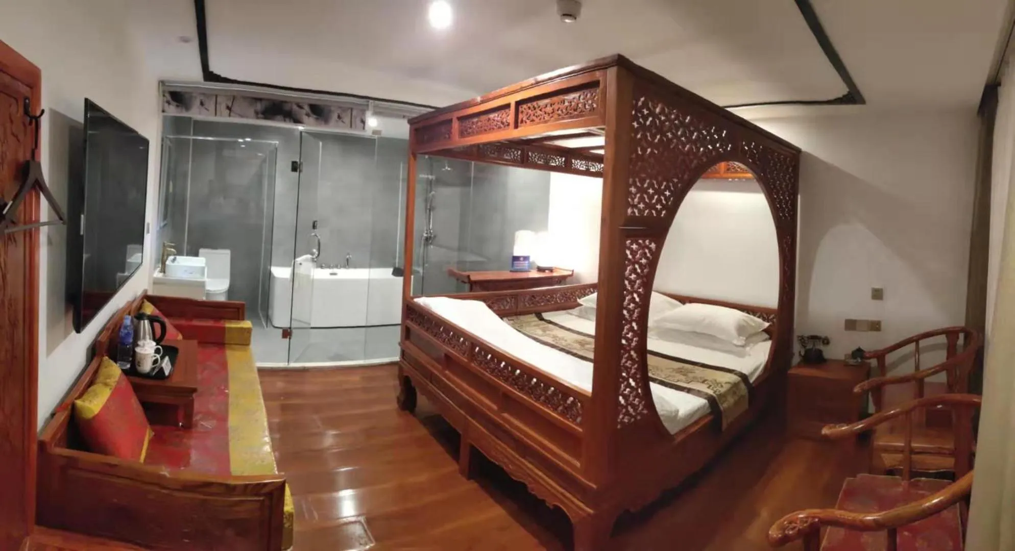 Bed in Qinfu Hotel Beijing Nanluogu Lane Houhai