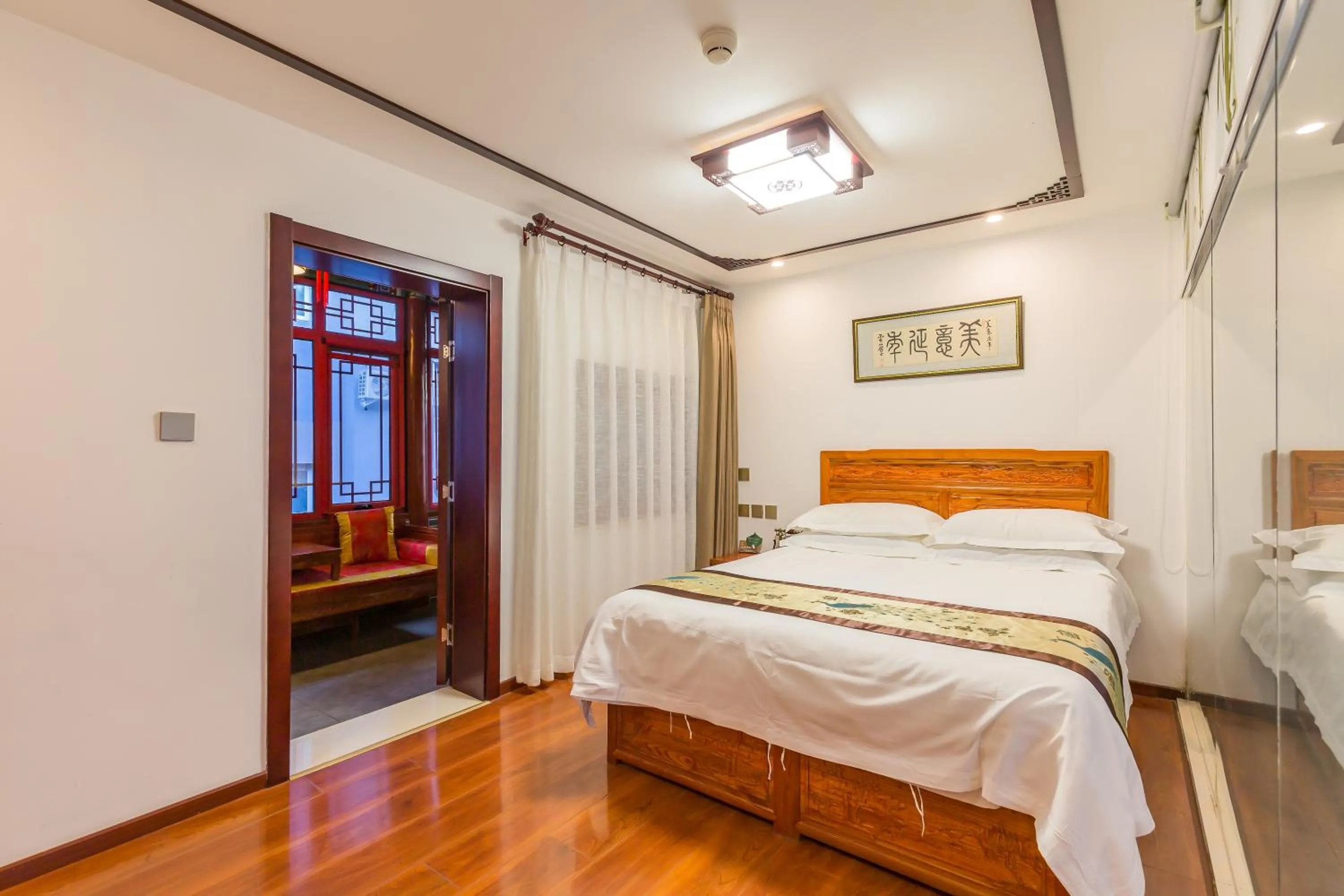 Bed in Qinfu Hotel Beijing Nanluogu Lane Houhai