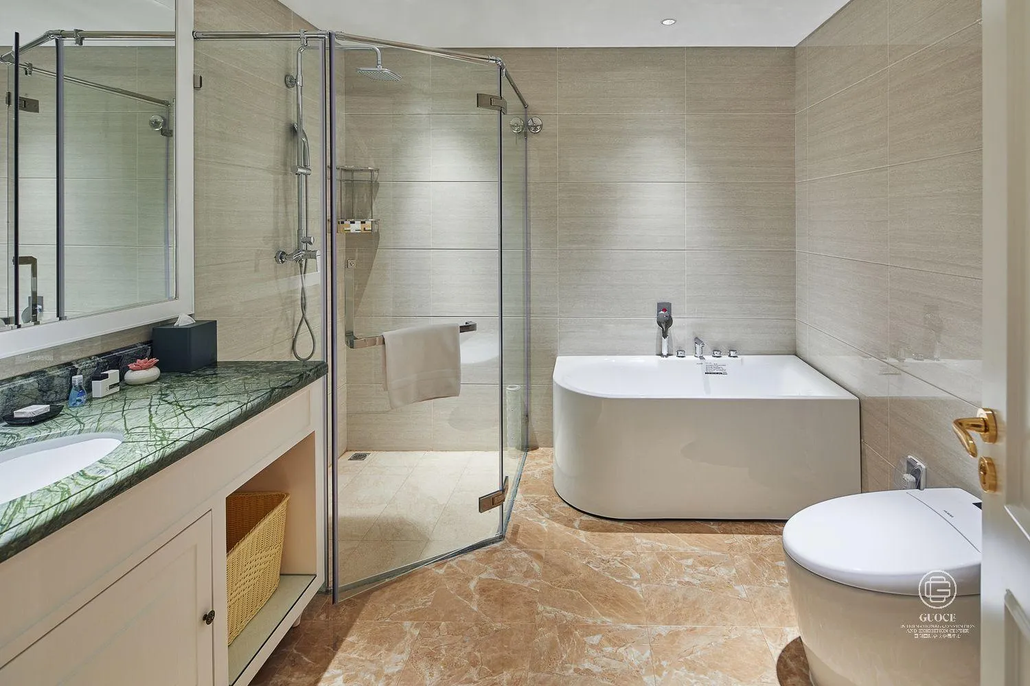 Shower in GUOCE Beijing Capital Airport Hotel & Convention Center