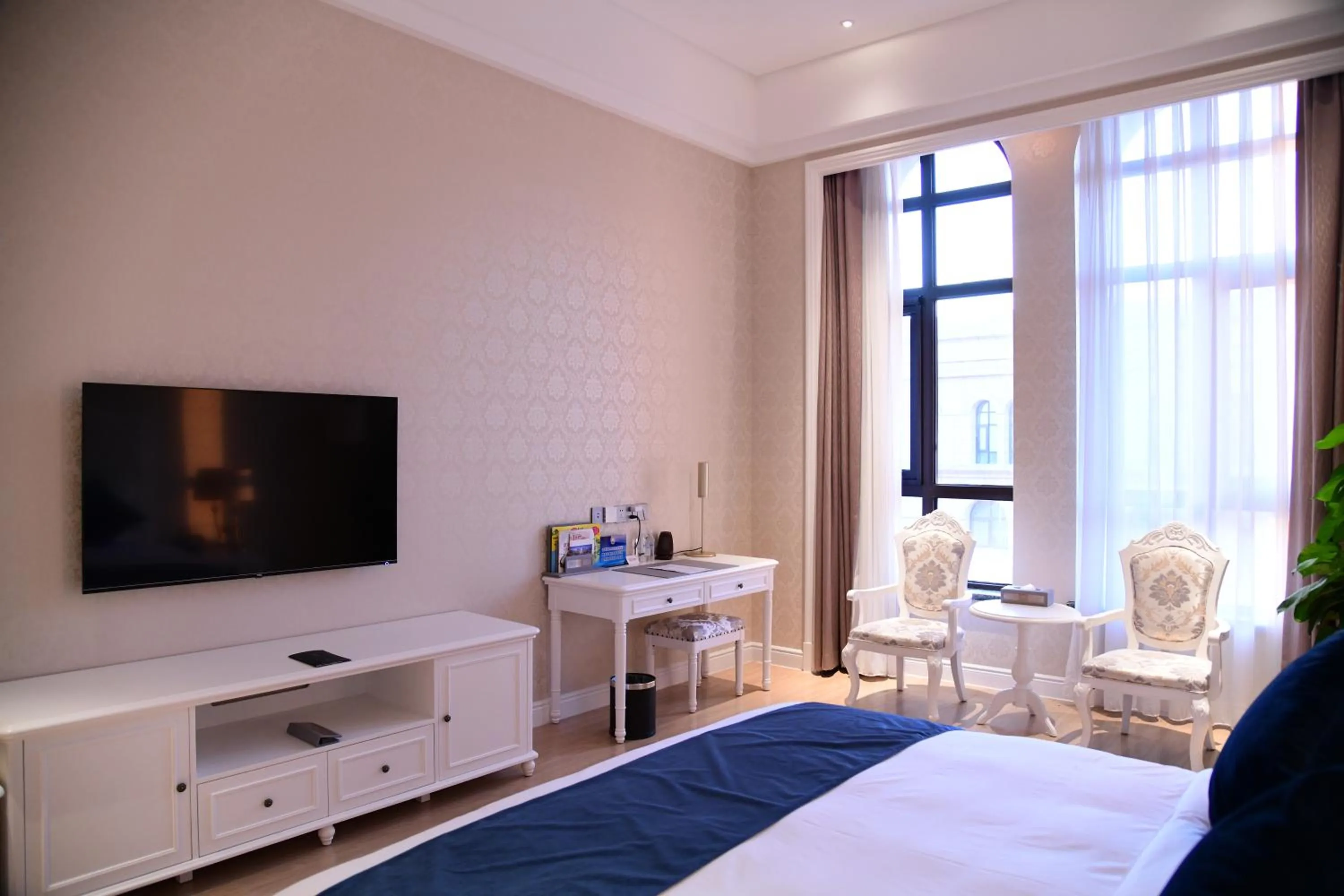 Bed in GUOCE Beijing Capital Airport Hotel & Convention Center