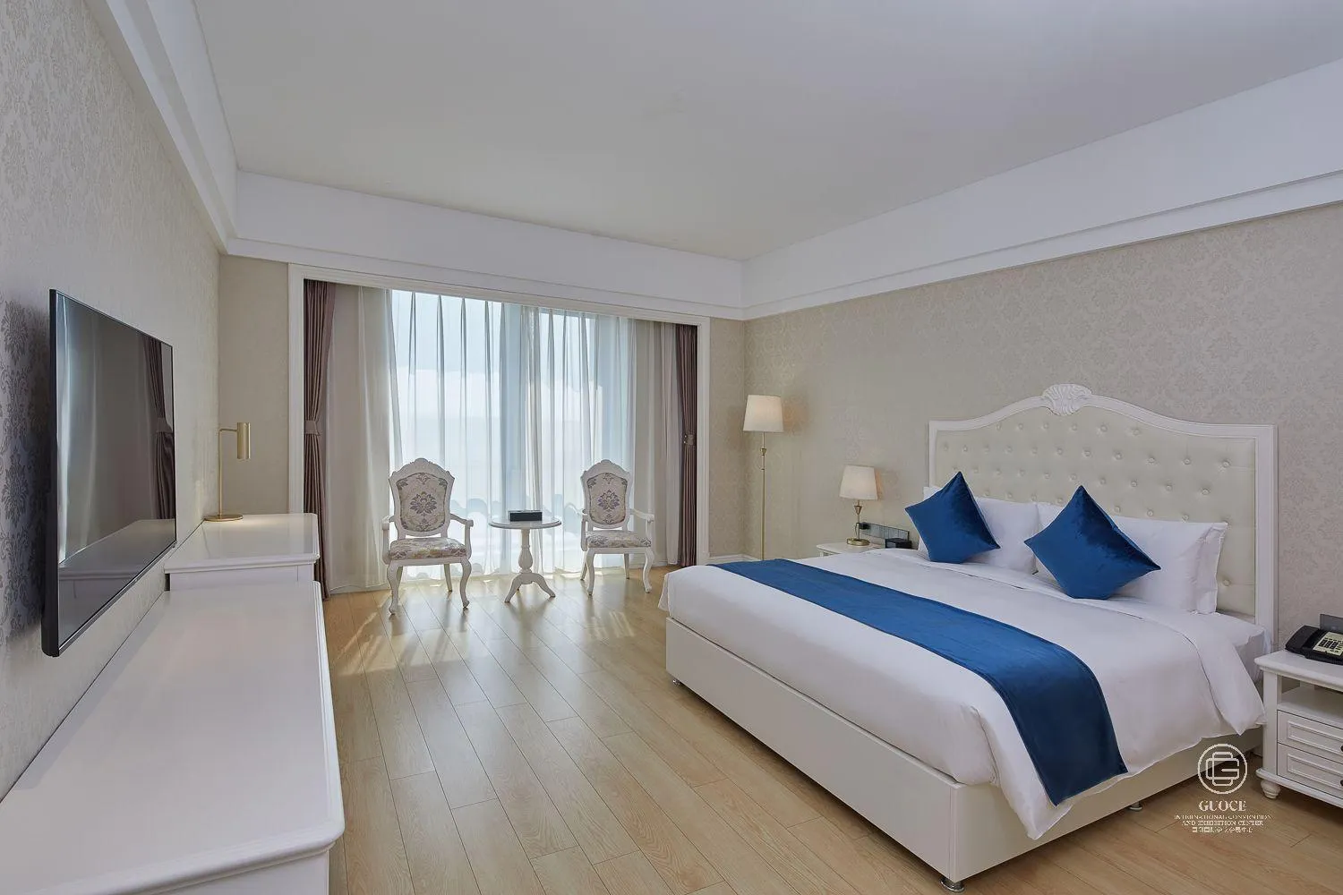 Bed in GUOCE Beijing Capital Airport Hotel & Convention Center