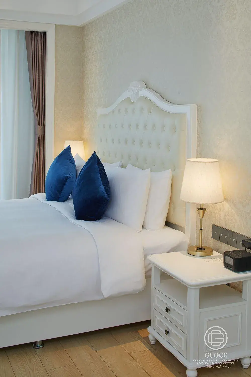 Deluxe King Room in GUOCE Beijing Capital Airport Hotel & Convention Center Deluxe King Room in GUOCE Beijing Capital Airport Hotel & Convention Center