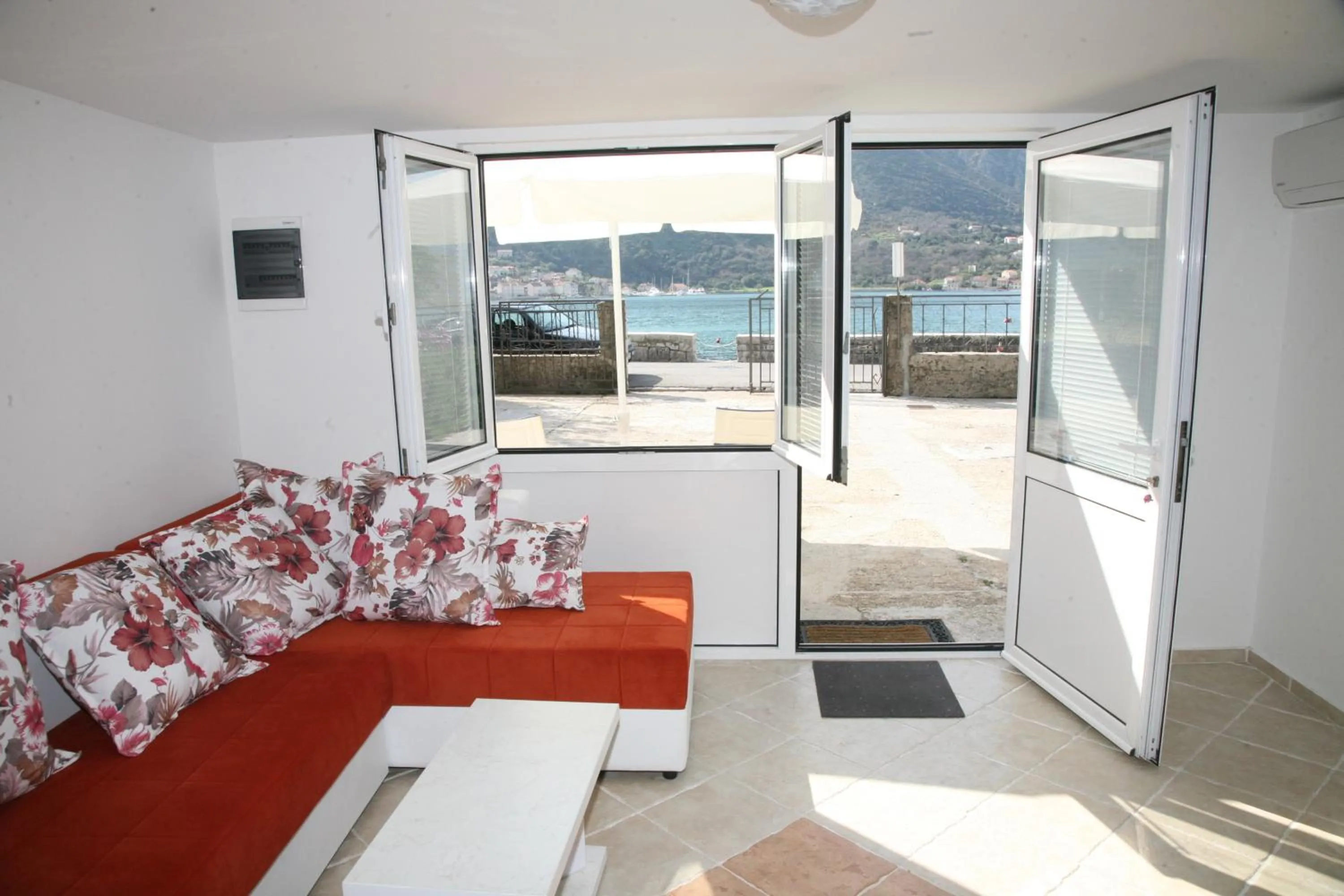 Comfort One-Bedroom Apartment with Sea View  in Apartments Pejanović
