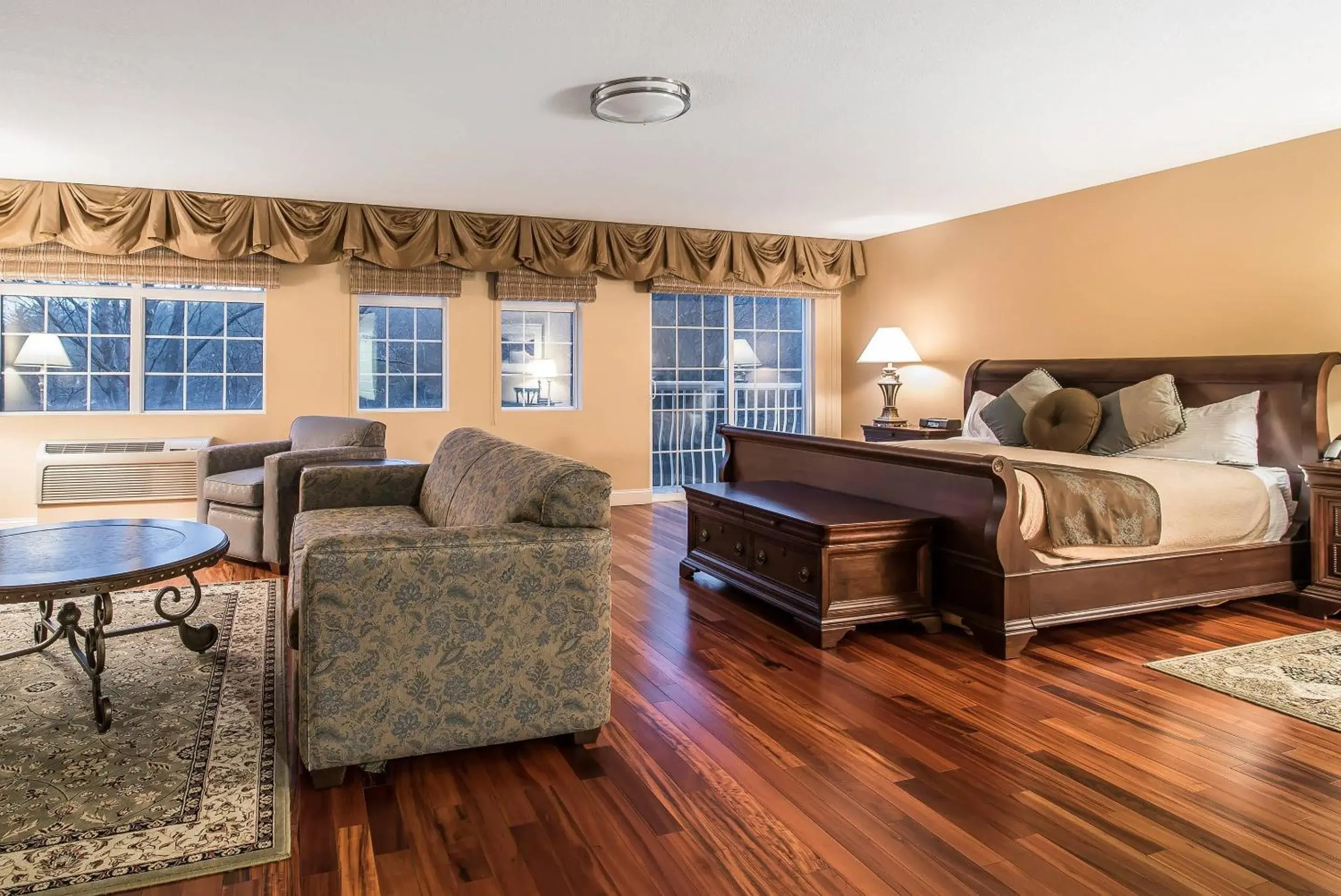 Bedroom, Bed in Riverside Hotel, an Ascend Collection Hotel Bedroom, Bed in Riverside Hotel, an Ascend Collection Hotel