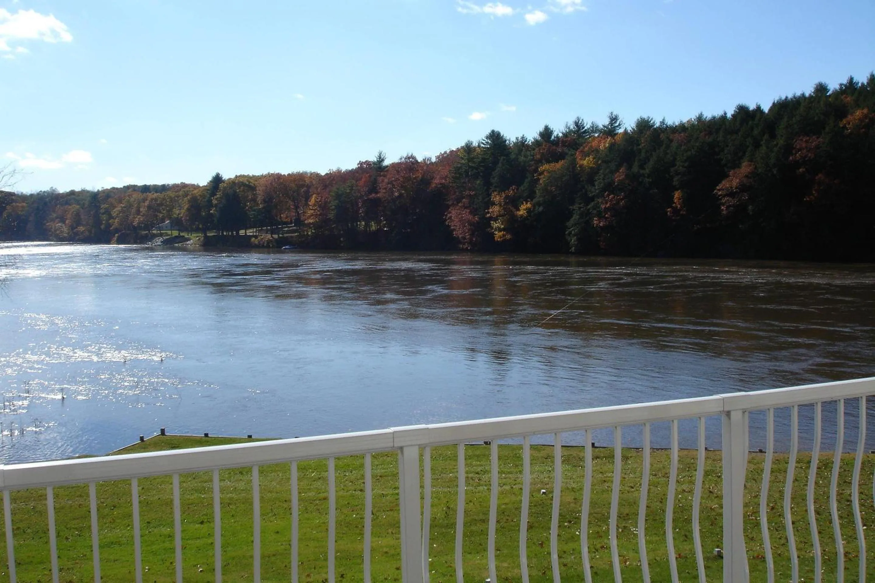 Property building in Riverside Hotel, an Ascend Collection Hotel