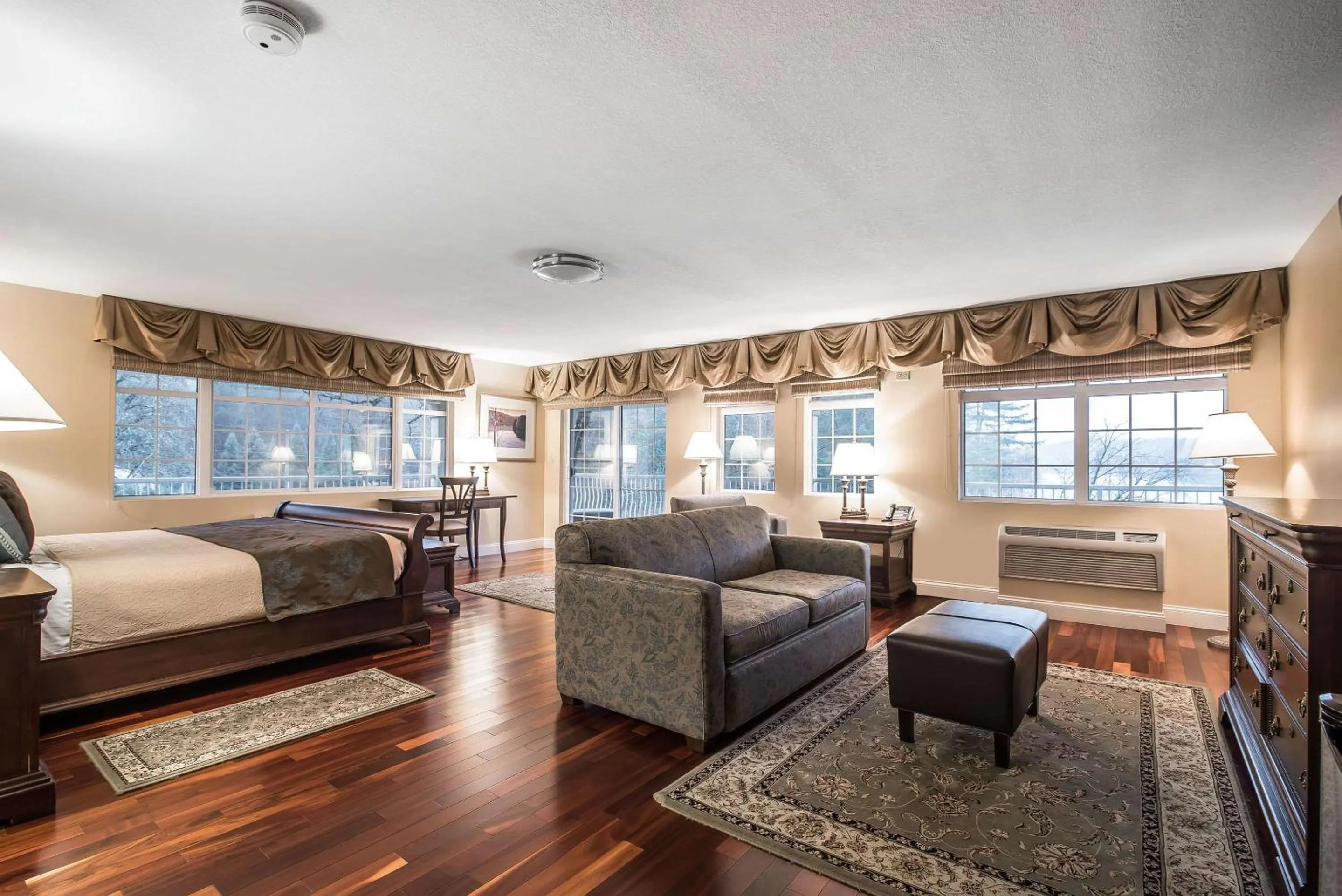 Bedroom in Riverside Hotel, an Ascend Collection Hotel