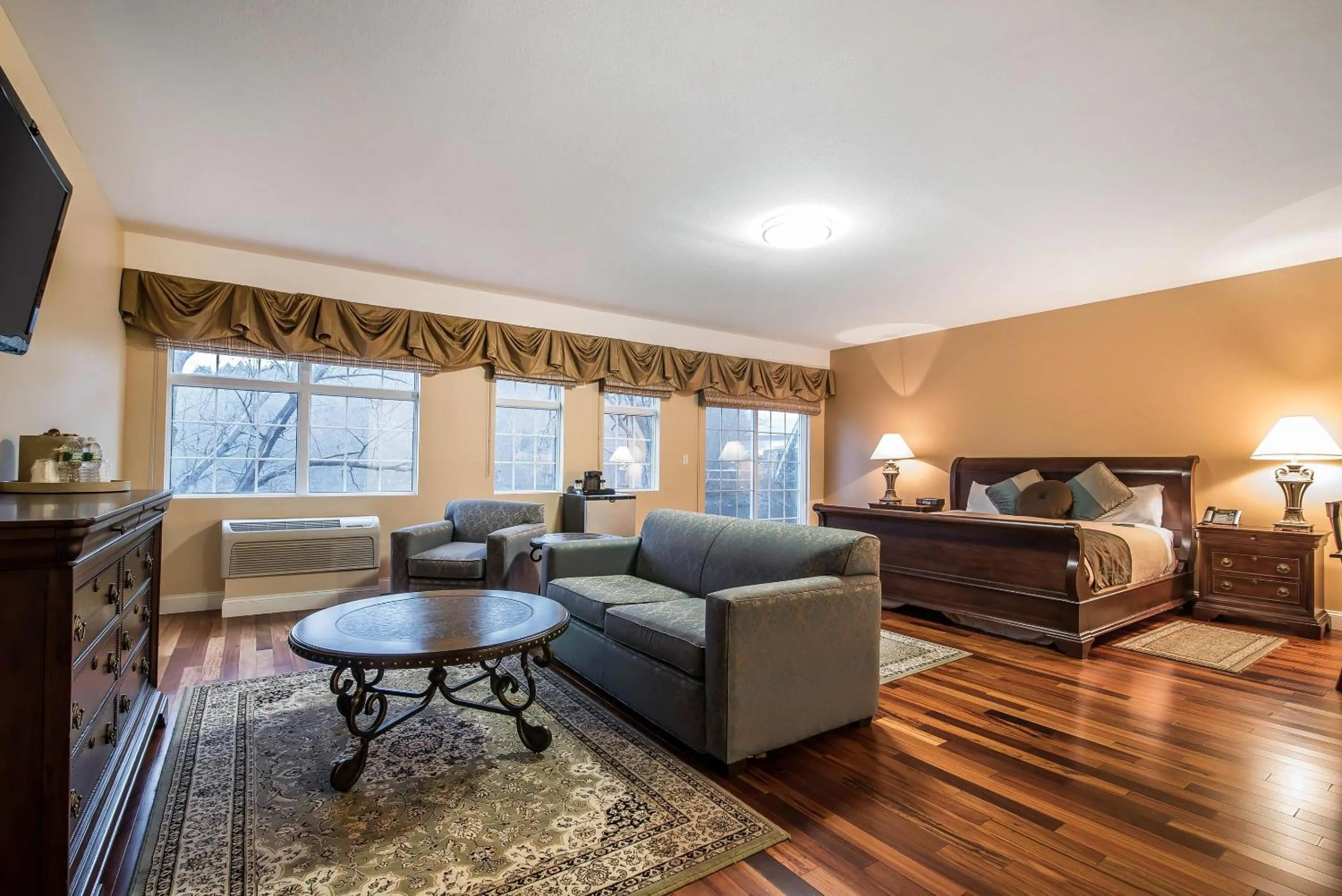 Bedroom, Bed in Riverside Hotel, an Ascend Collection Hotel