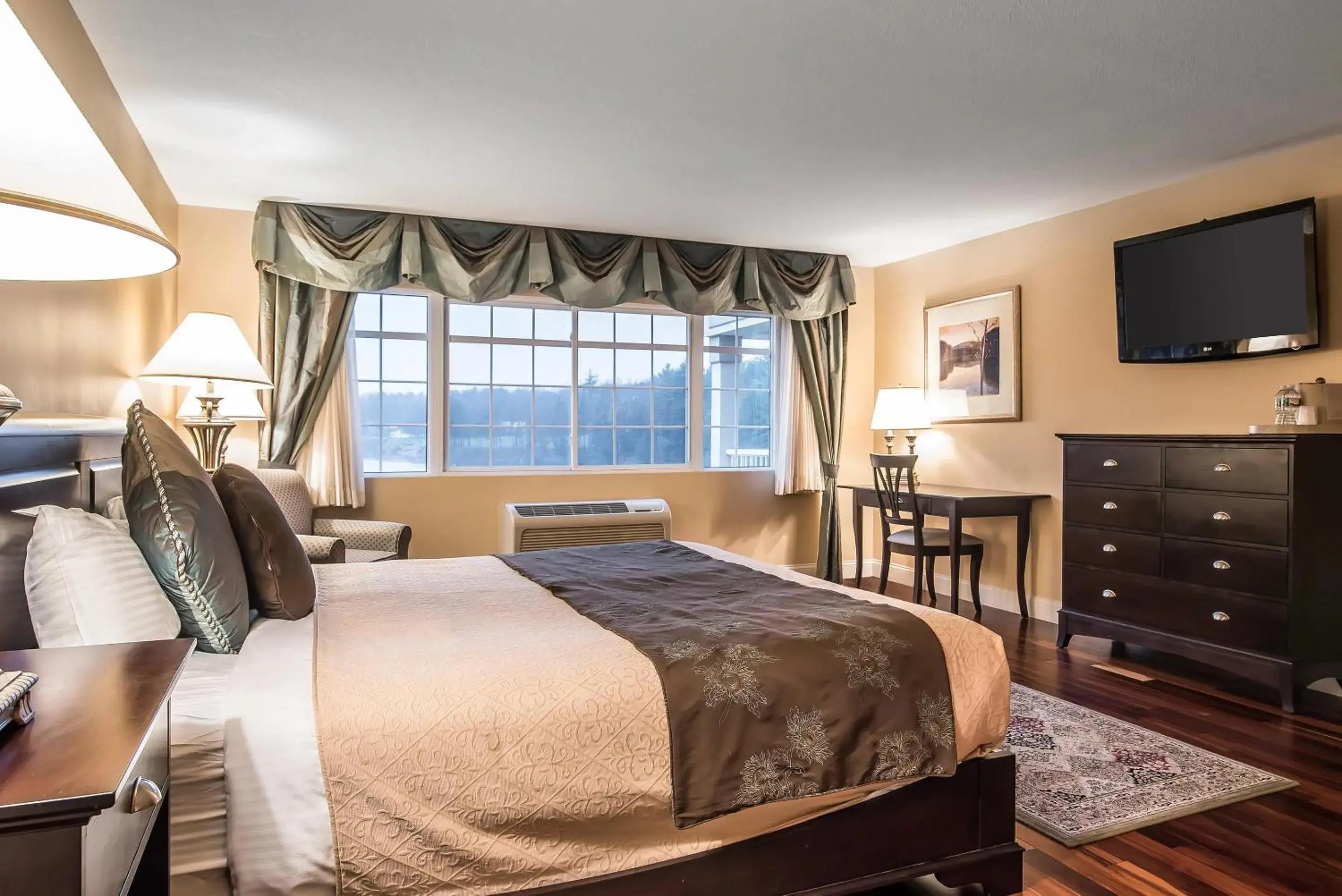 Bedroom, Bed in Riverside Hotel, an Ascend Collection Hotel Bedroom, Bed in Riverside Hotel, an Ascend Collection Hotel