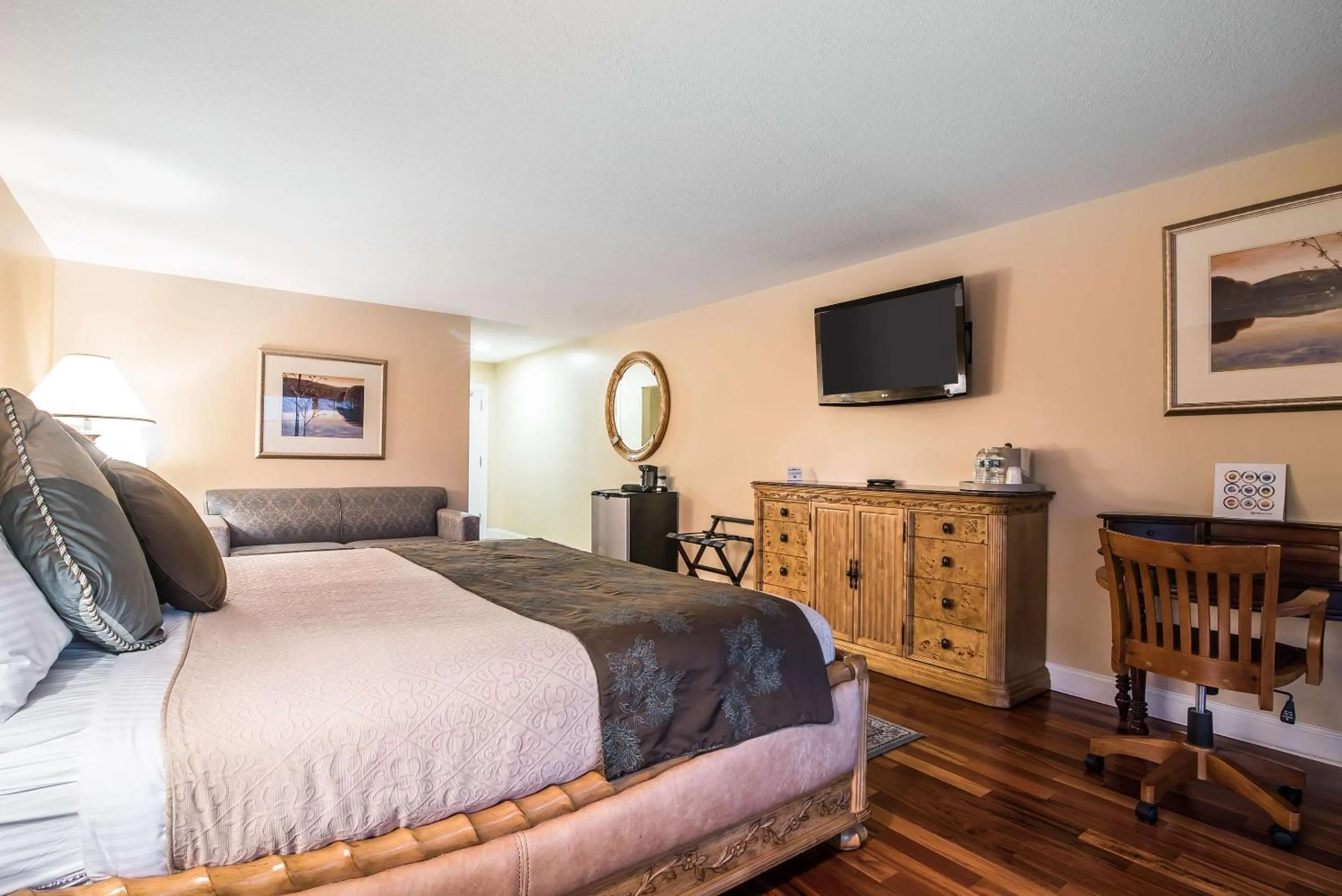 Bedroom, Bed in Riverside Hotel, an Ascend Collection Hotel