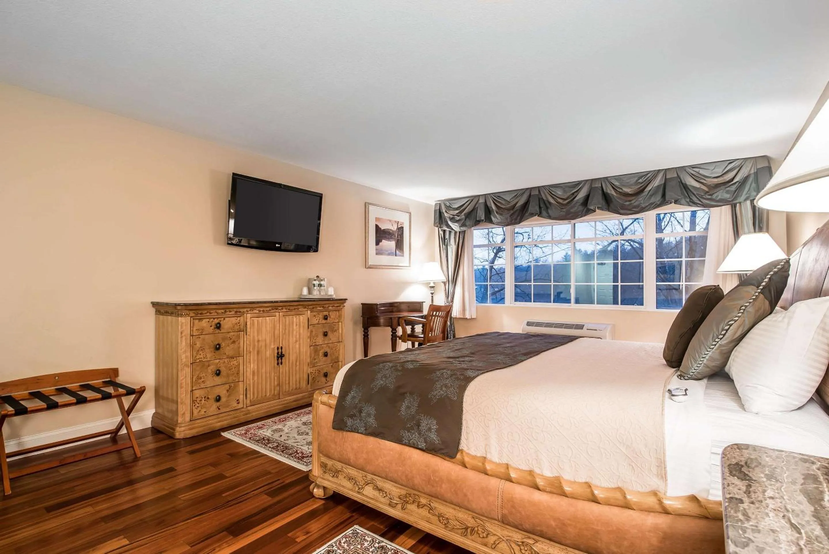 Bedroom, Bed in Riverside Hotel, an Ascend Collection Hotel