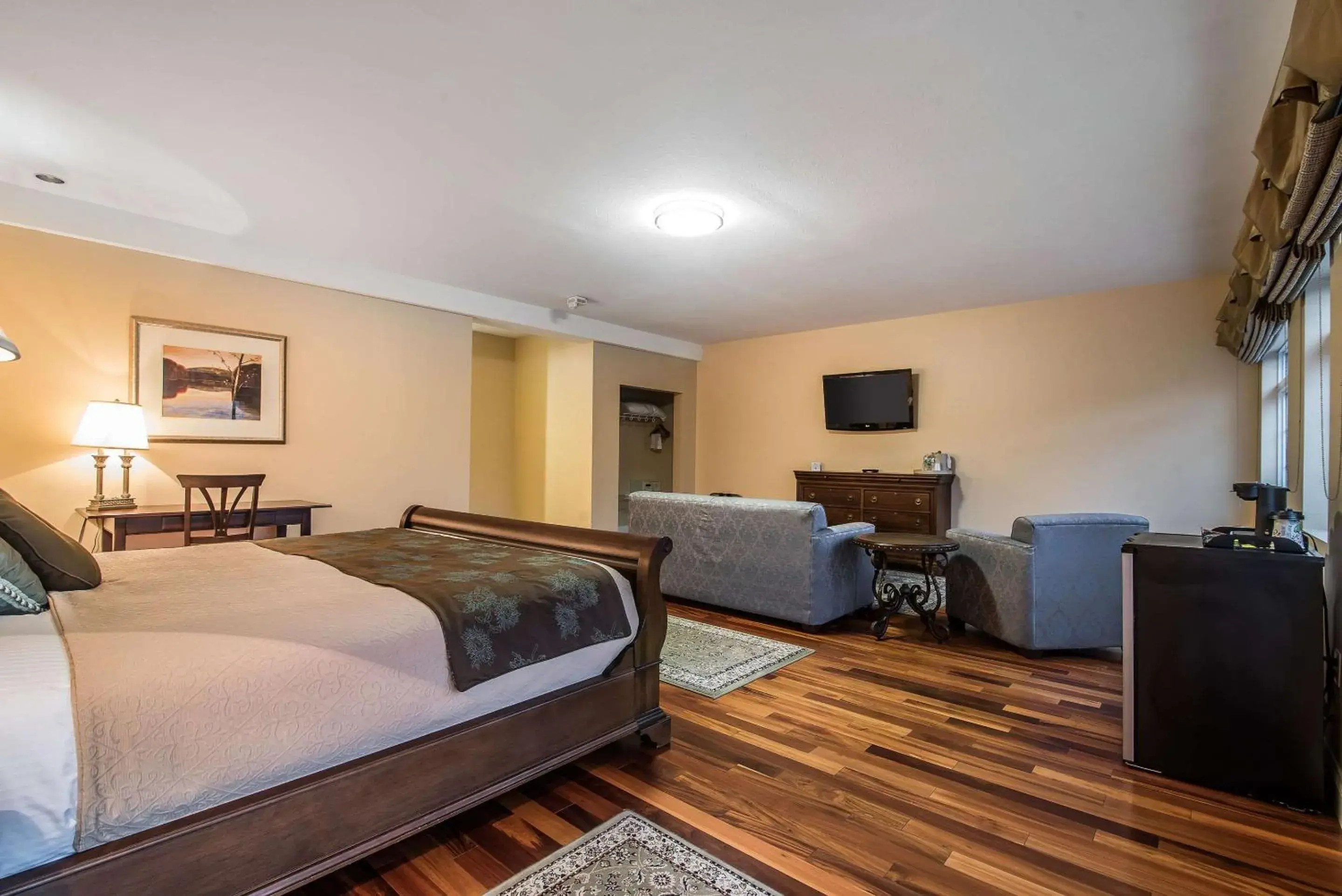 Bedroom in Riverside Hotel, an Ascend Collection Hotel Bedroom in Riverside Hotel, an Ascend Collection Hotel