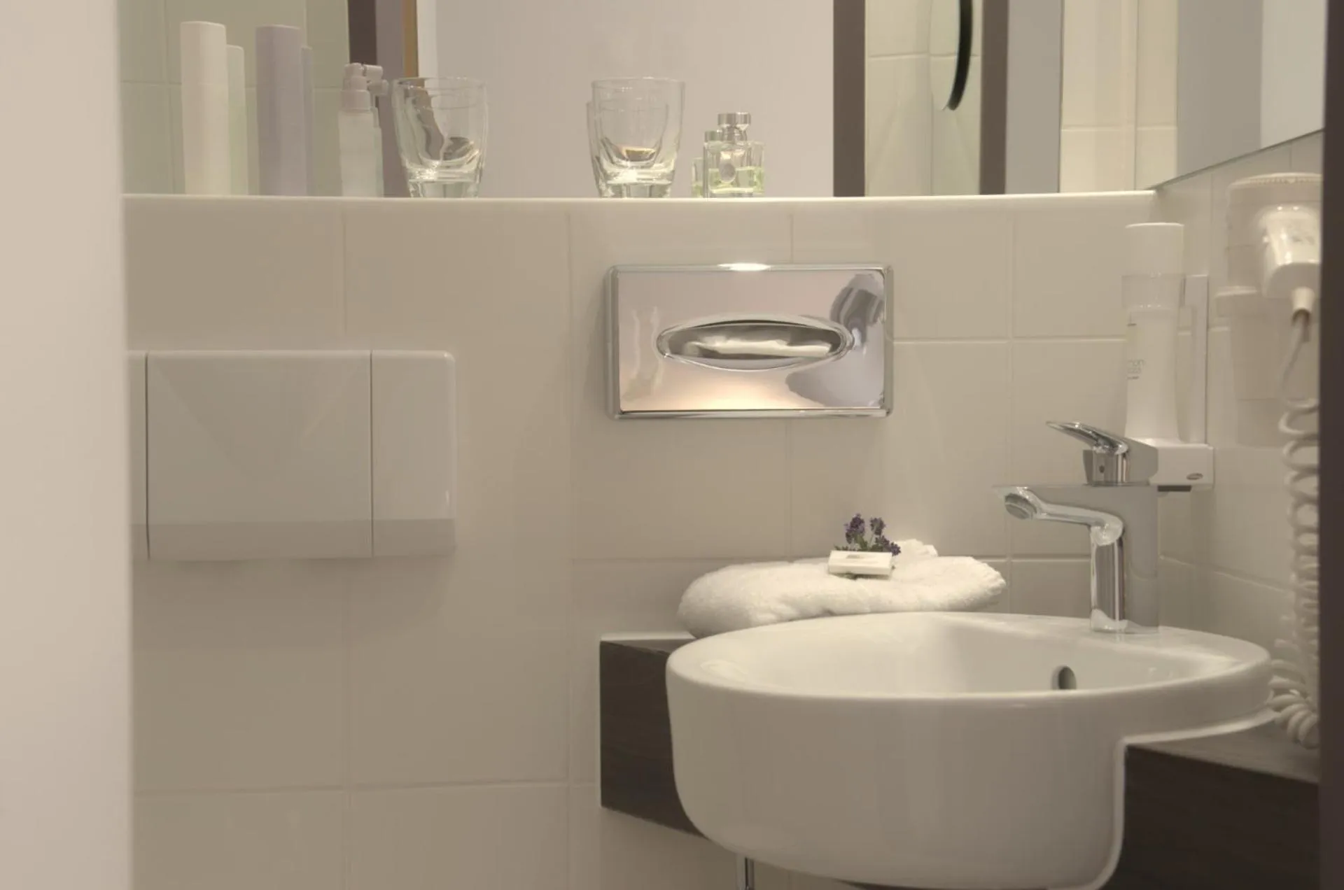 Bathroom in Lizz Hotel Munich