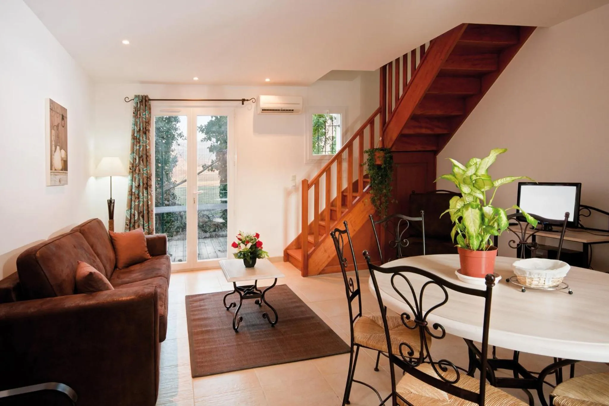 Living room in Lagrange Vacances L’Oustau de Sorgue